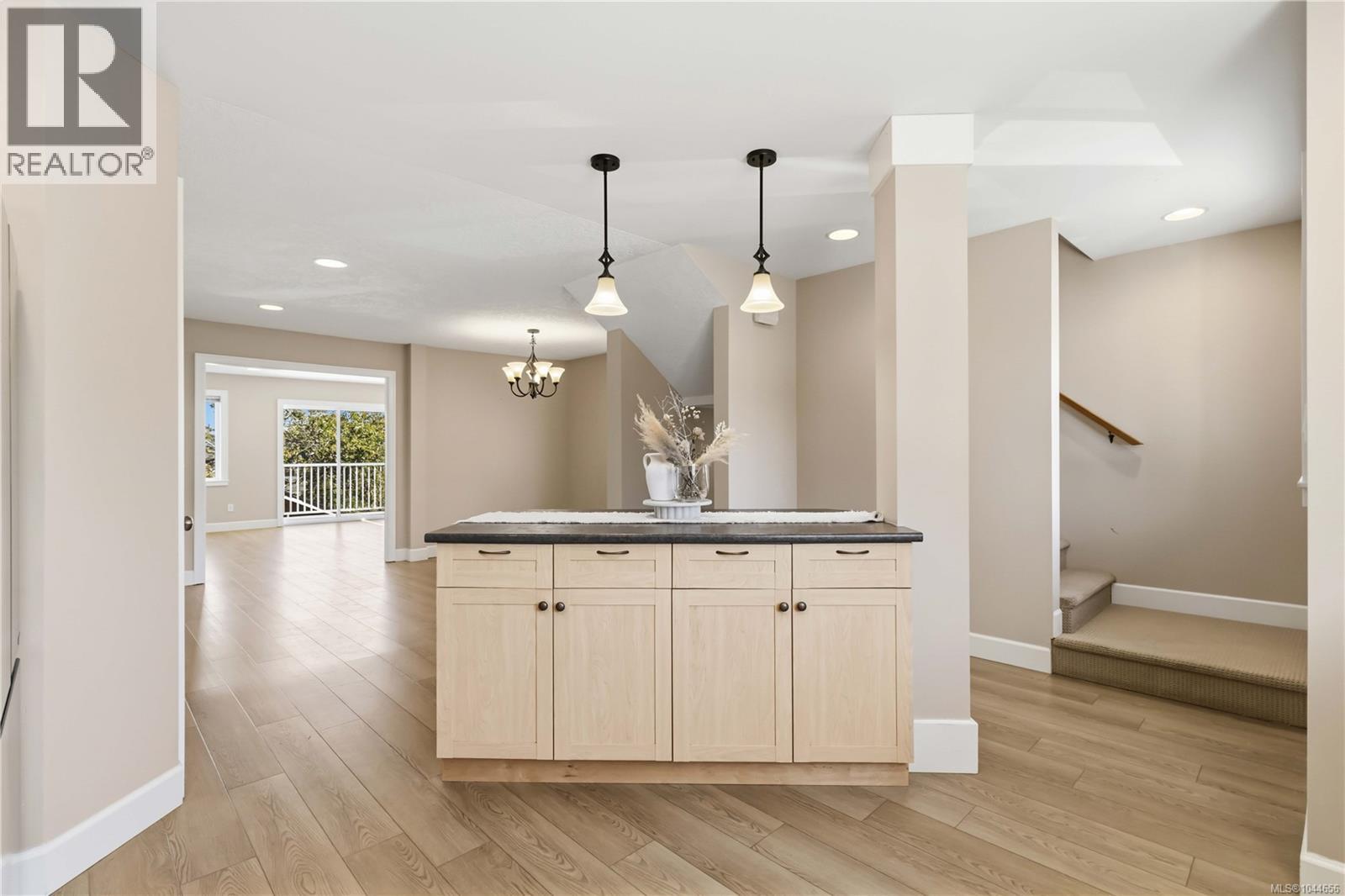 2085 Solent Rd N - 15