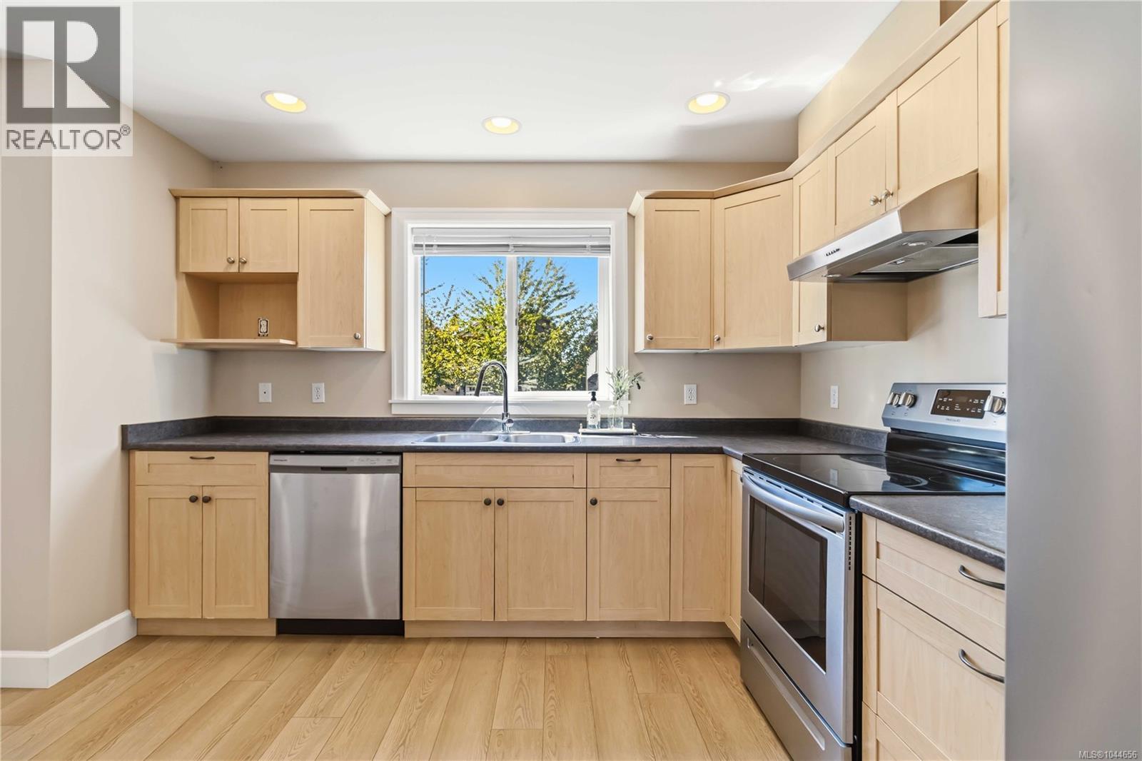 2085 Solent Rd N - Image 16