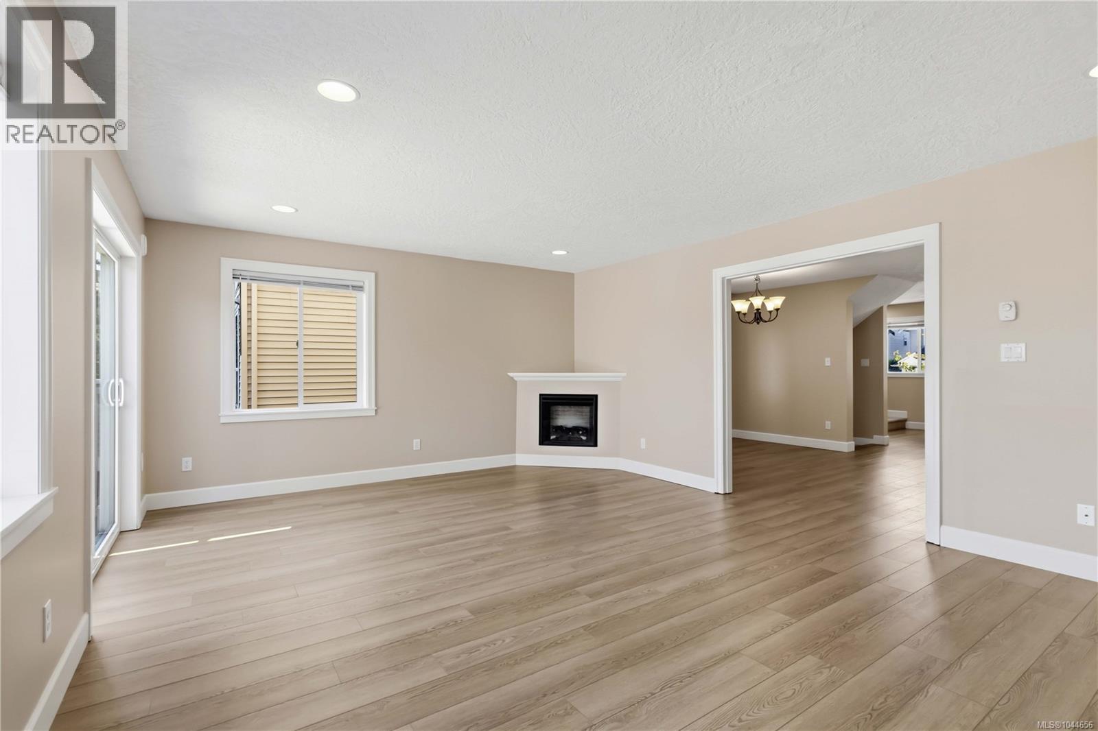 2085 Solent Rd N - Image 8