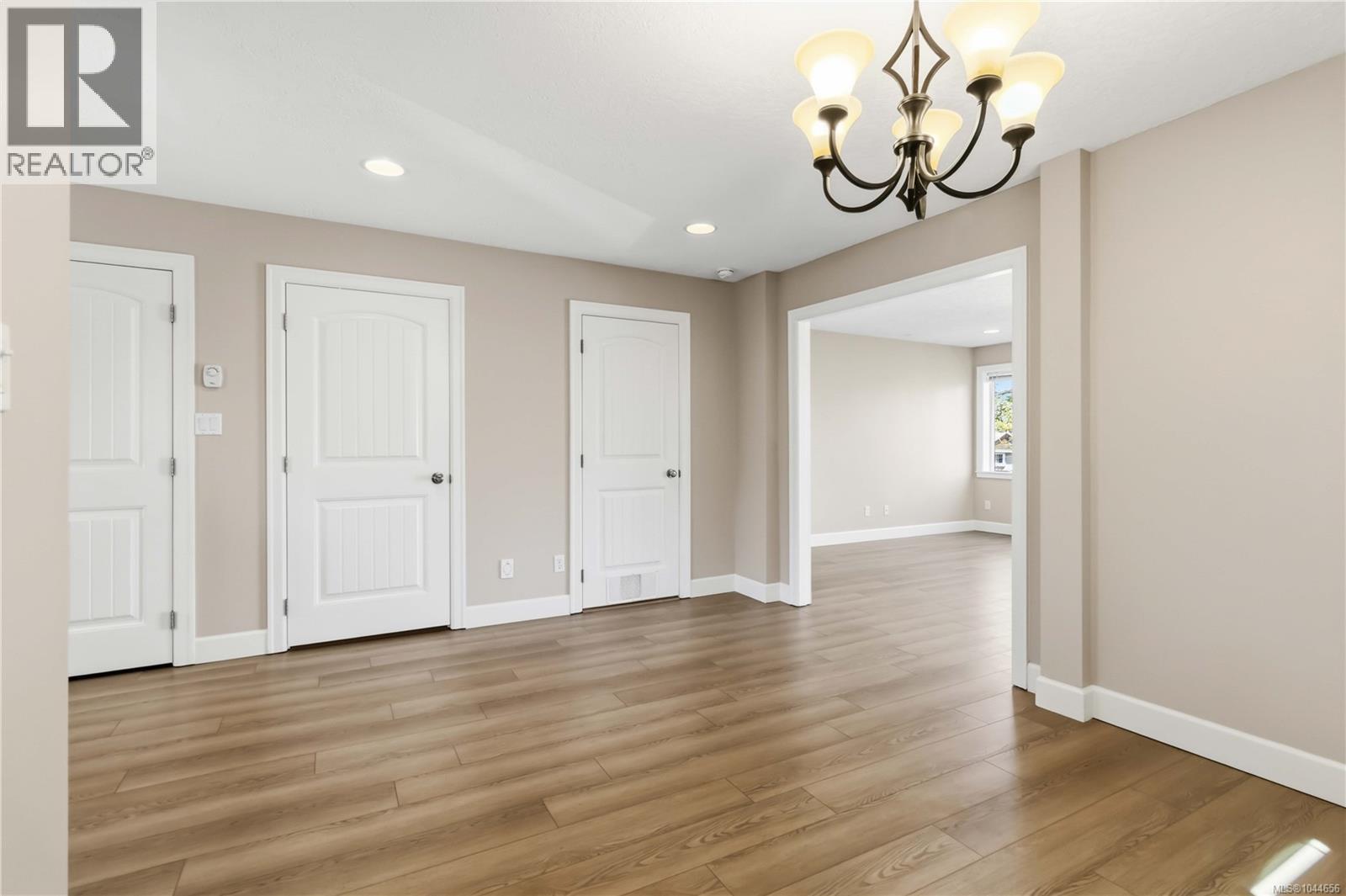 2085 Solent Rd N - Image 11