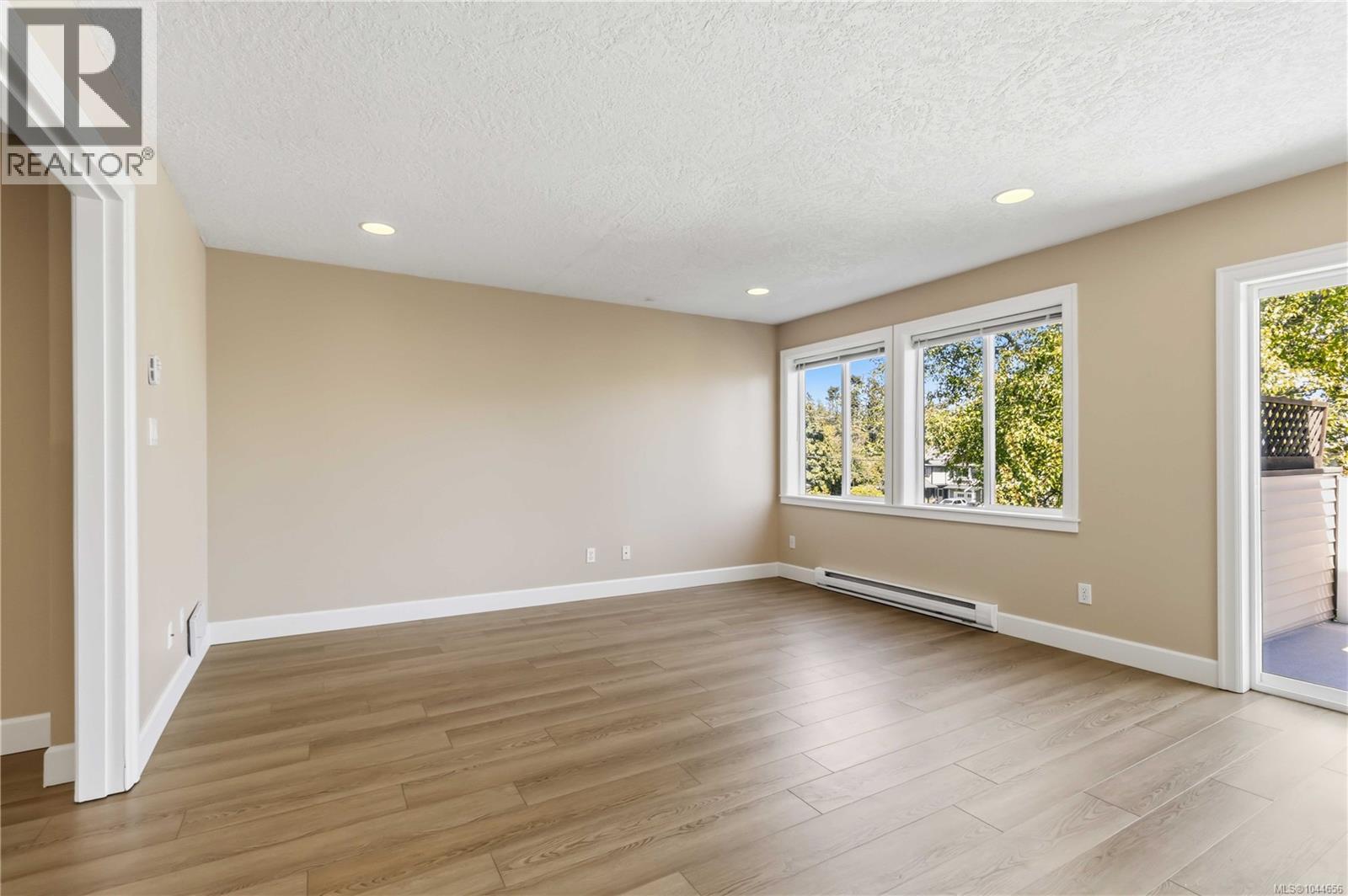 2085 Solent Rd N - 6