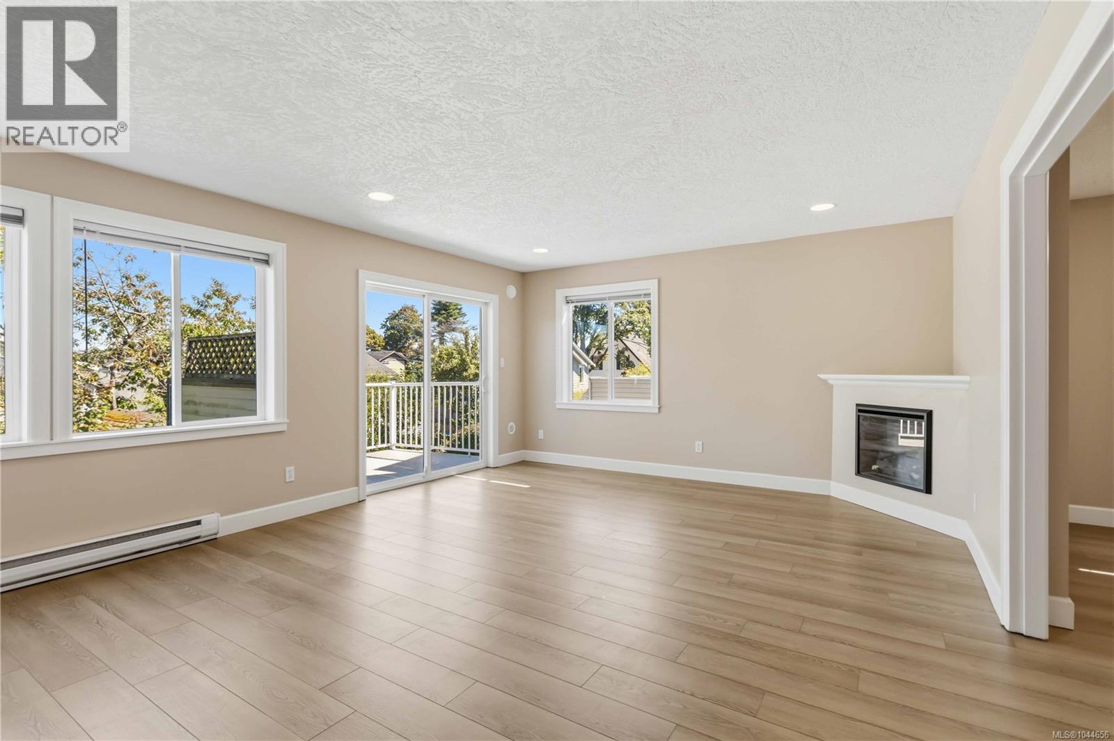 2085 Solent Rd N - 9