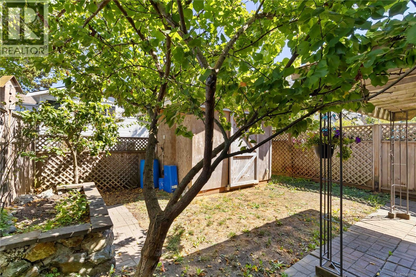 2085 Solent Rd N - 43