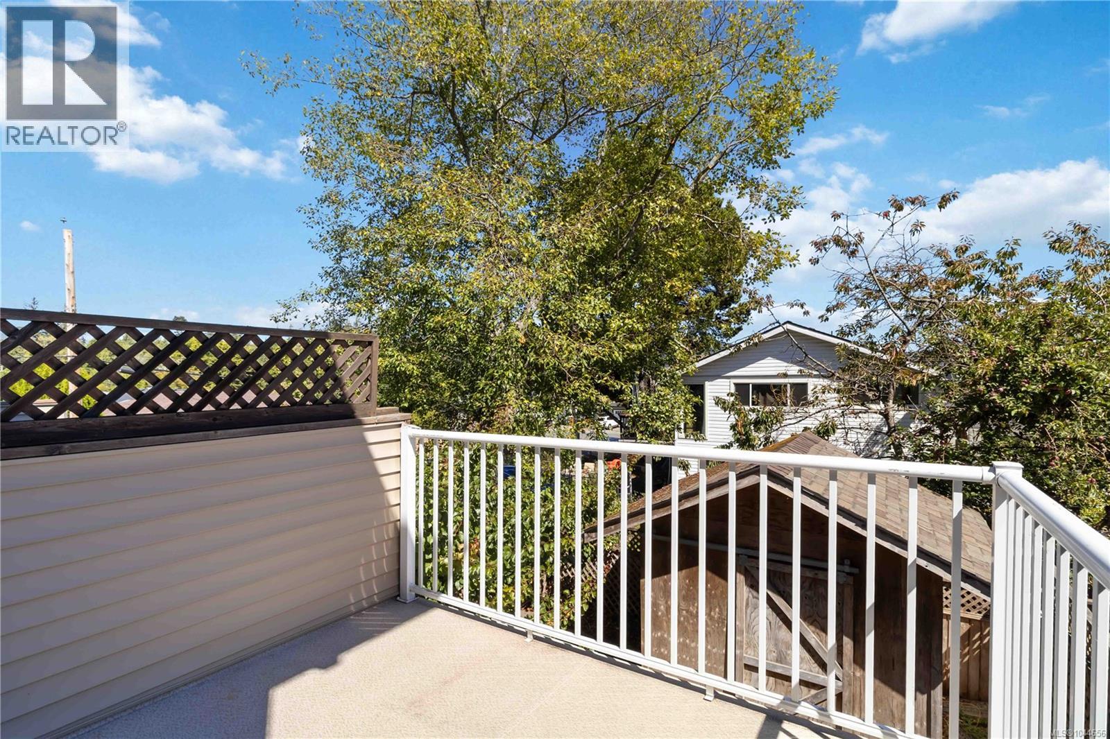 2085 Solent Rd N - Image 35