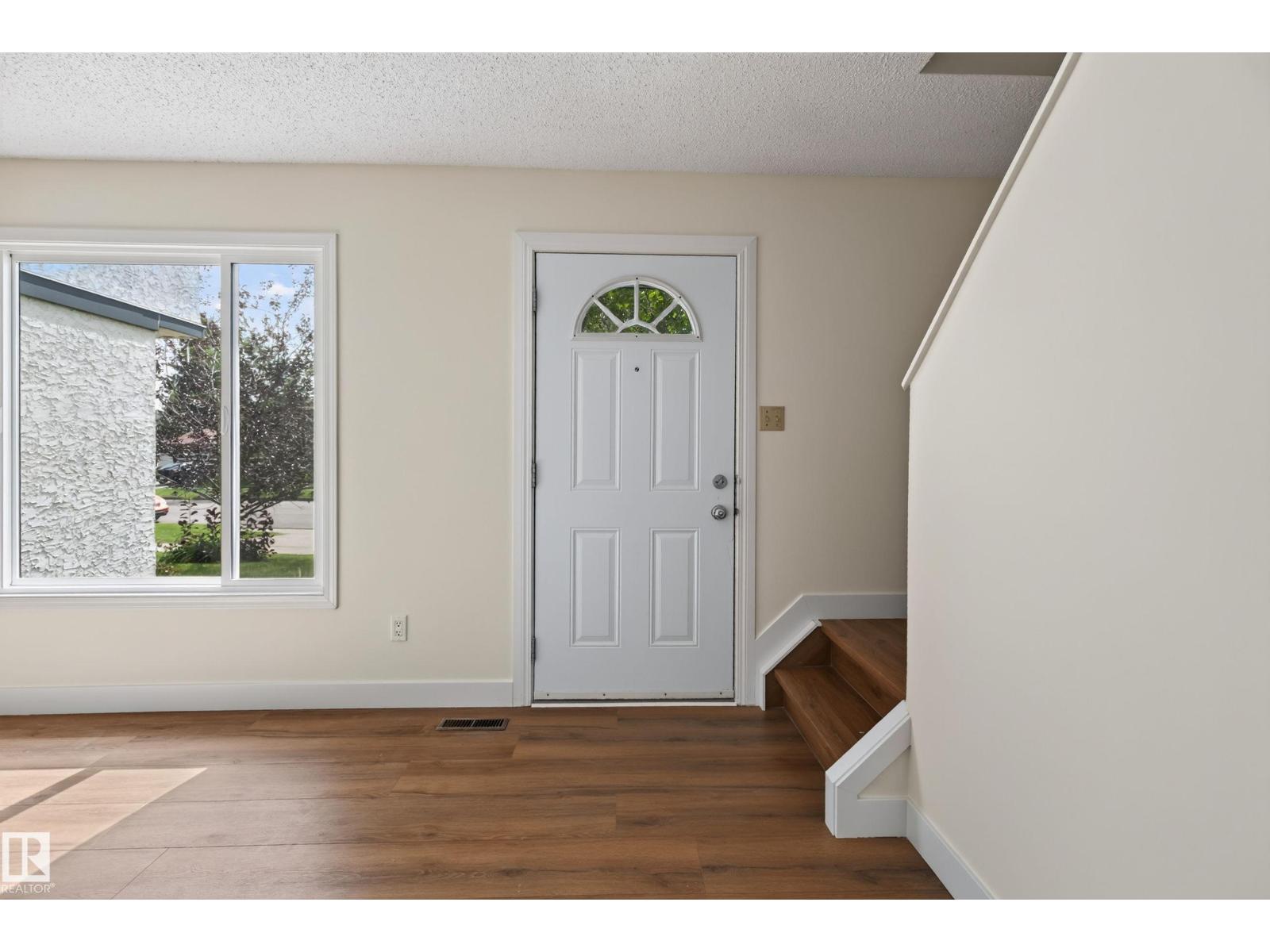 18478 62B Av NW photo 3 — MLS® E4505505