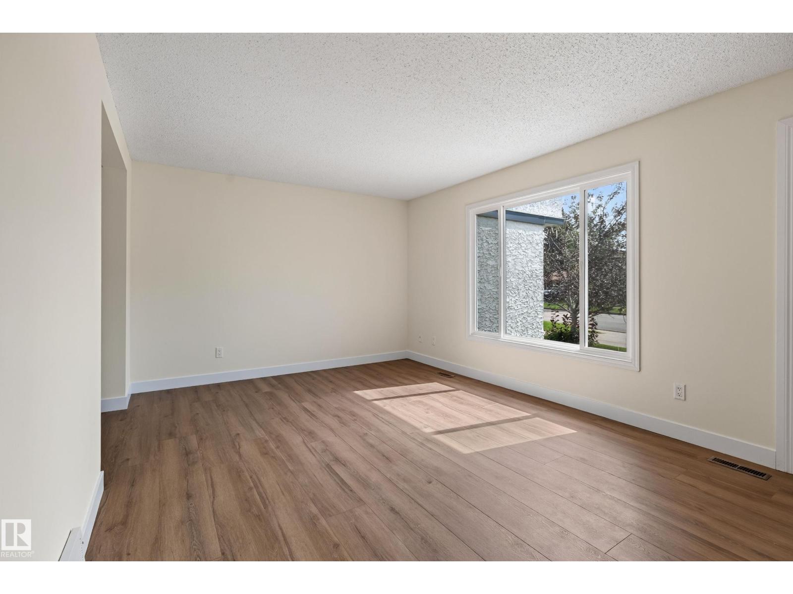 18478 62B Av NW photo 4 — MLS® E4505505