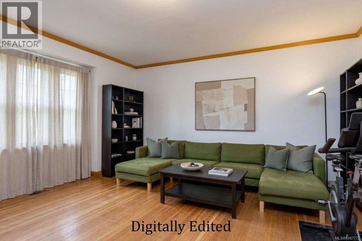 1094 Islay St - Image 9