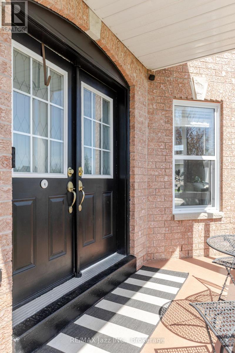 29 SONGBIRD CRESCENT - 3