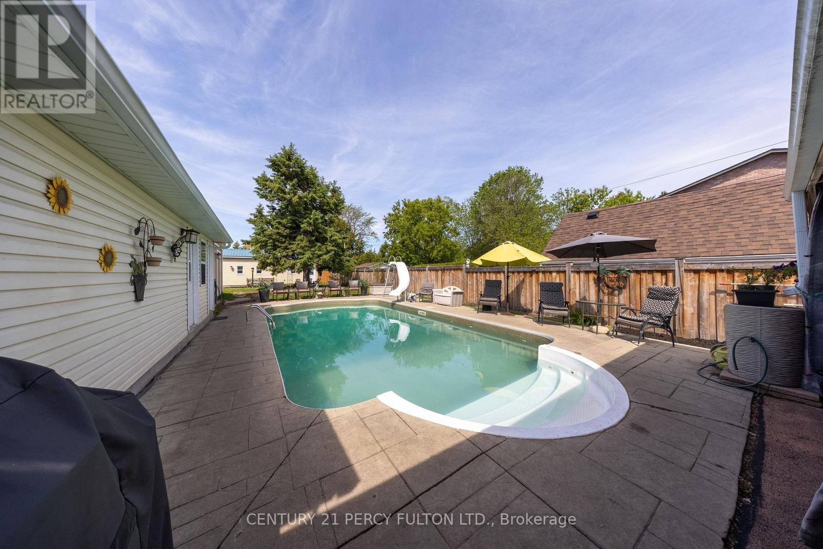 816 SIMCOE STREET N - Image 17
