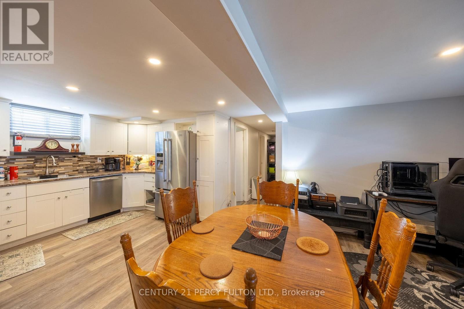 816 SIMCOE STREET N - Image 23