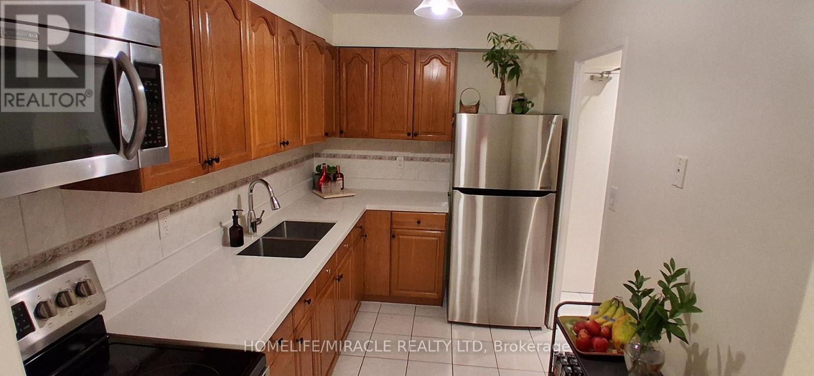 #1618 1 MASSEY SQUARE - 12