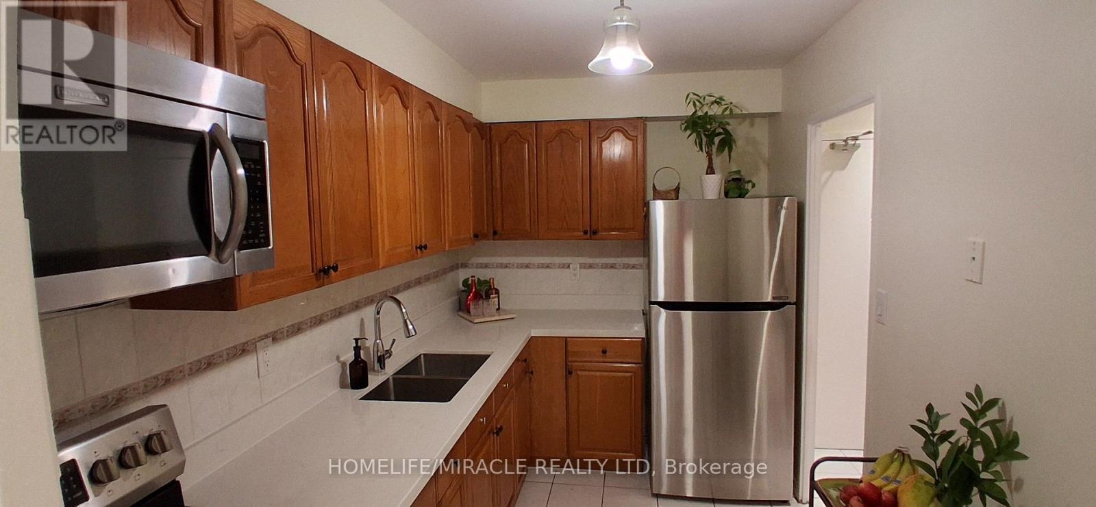 #1618 1 MASSEY SQUARE - 13