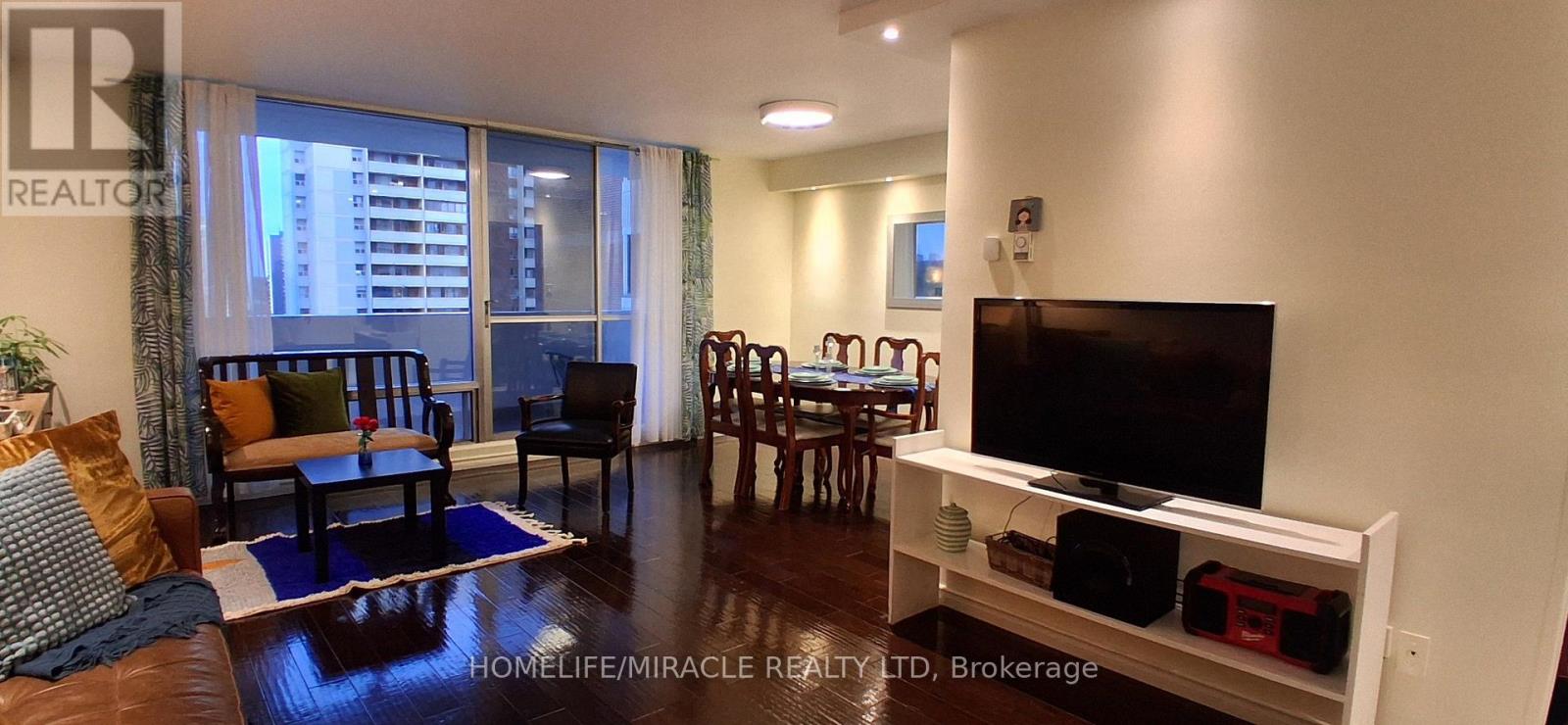 #1618 1 MASSEY SQUARE - 7