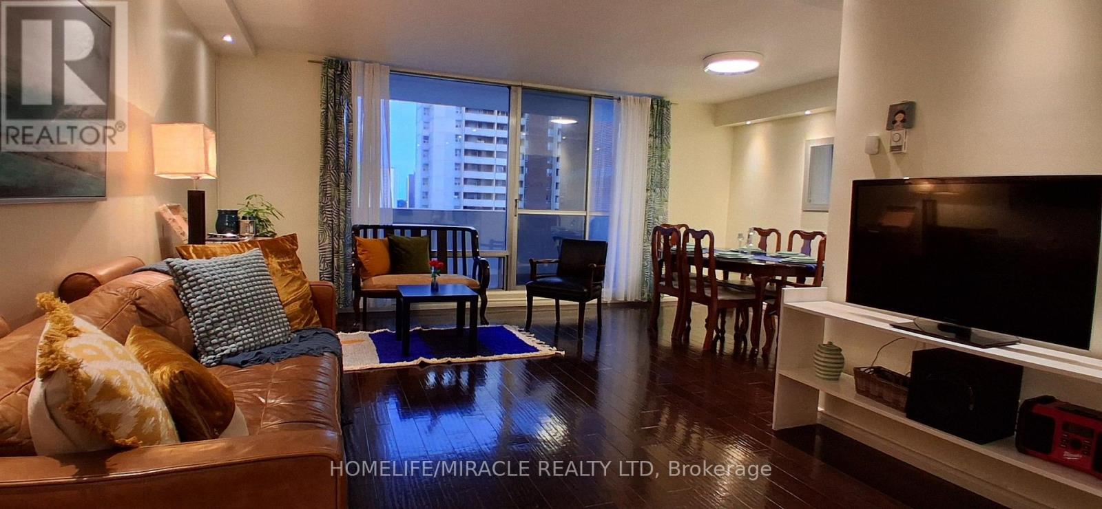 #1618 1 MASSEY SQUARE - 8