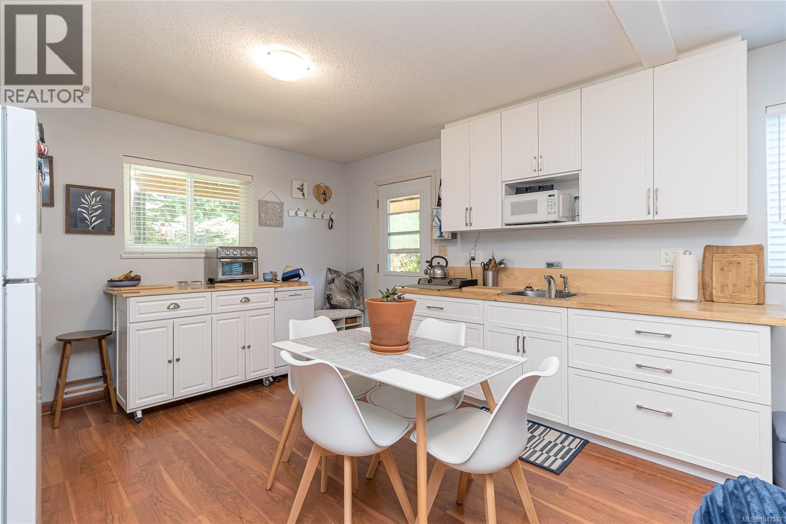 6736 Rhodonite Dr - Image 24