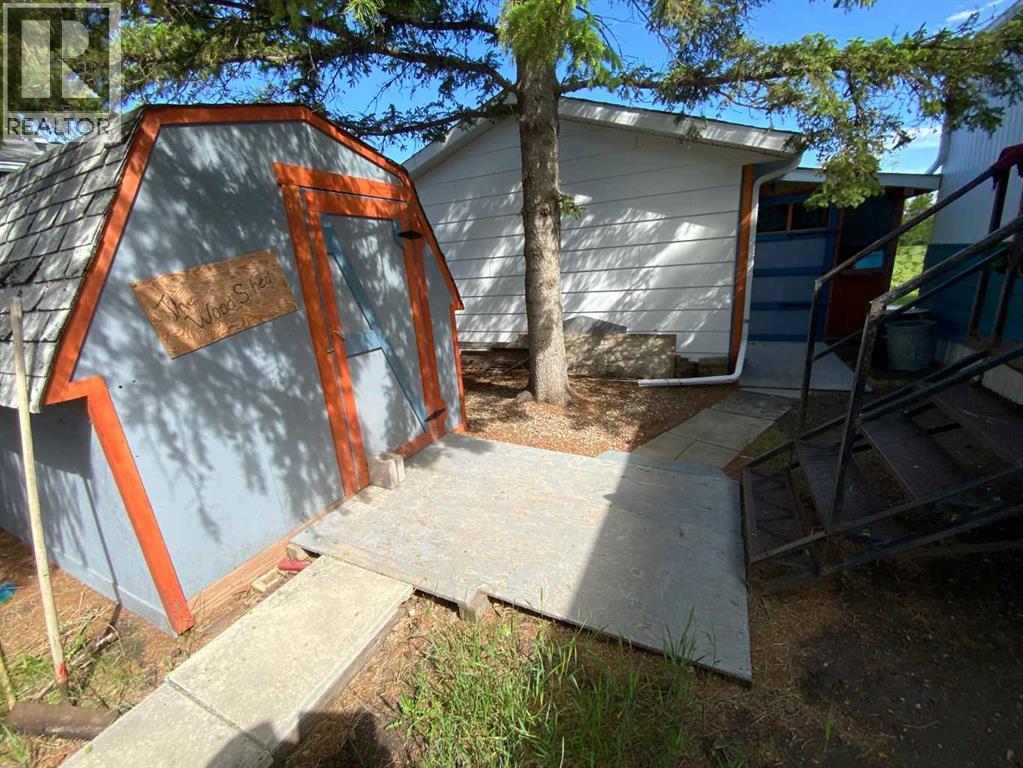 Listing photo – 48 Mobile Drive NE, Three Hills