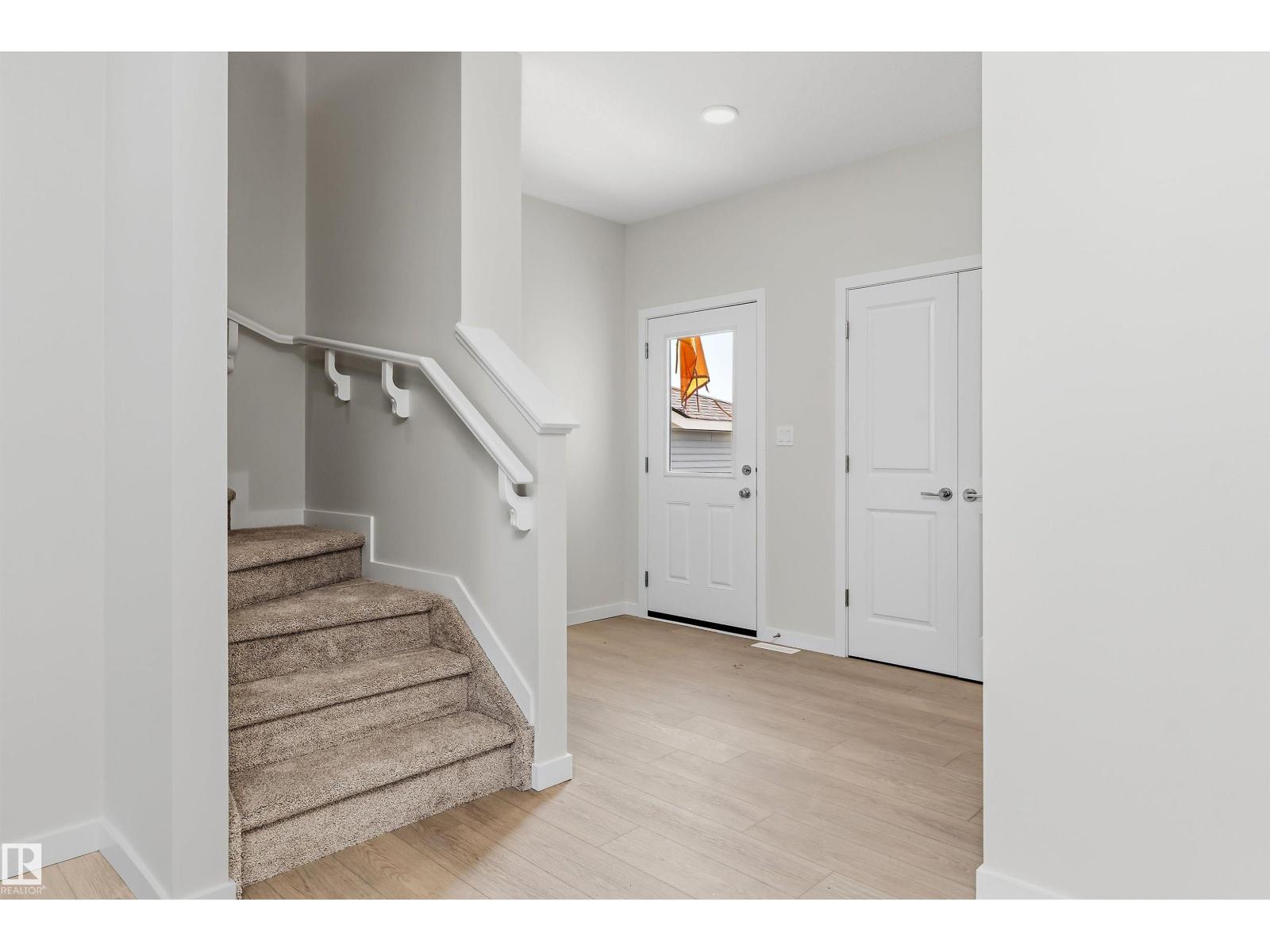 112 Edgemont Wd NW photo 3 — MLS® E4479747