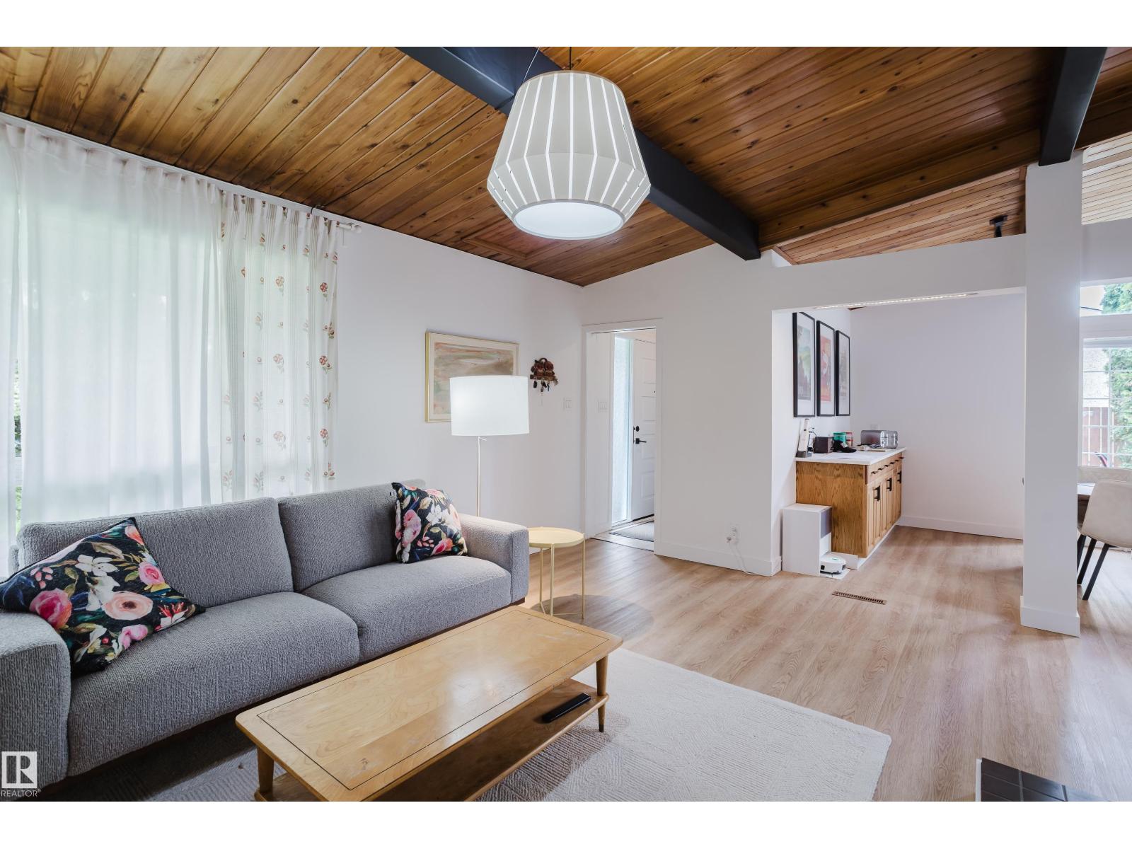 9059 52 ST NW - 4
