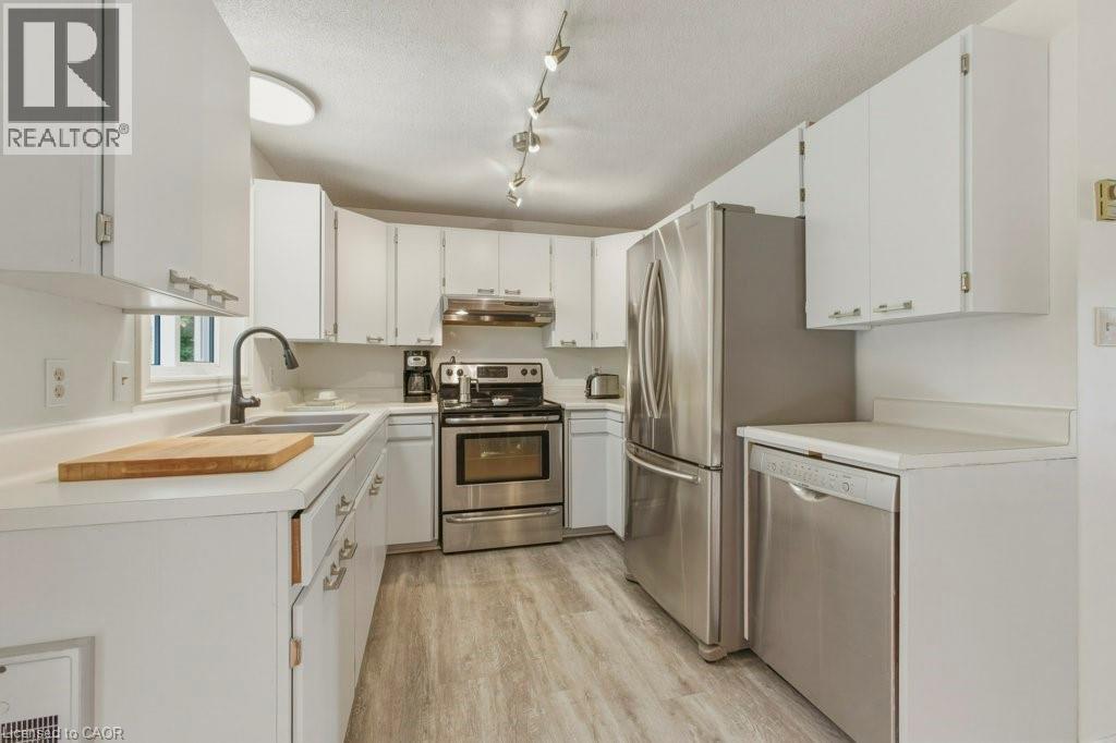 5 CEDAR Court - 8