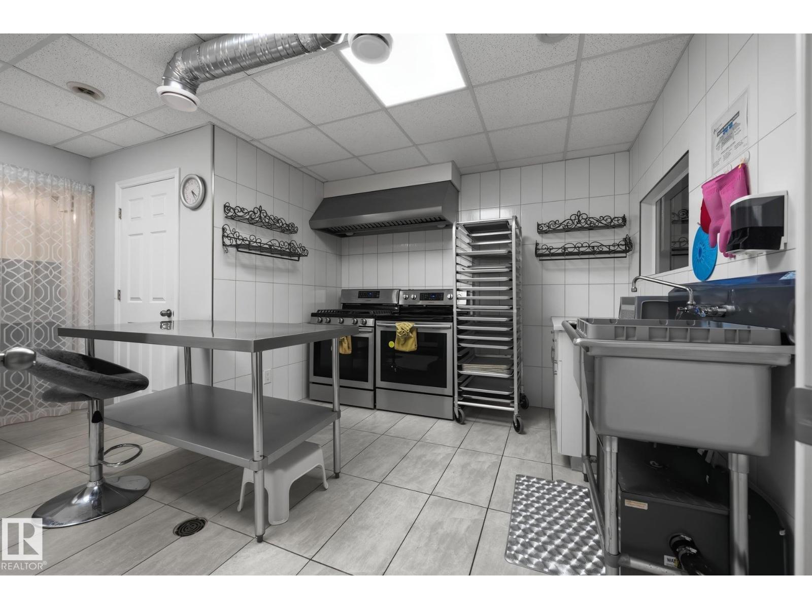 411 86 St SW photo 4 — MLS® E4505516