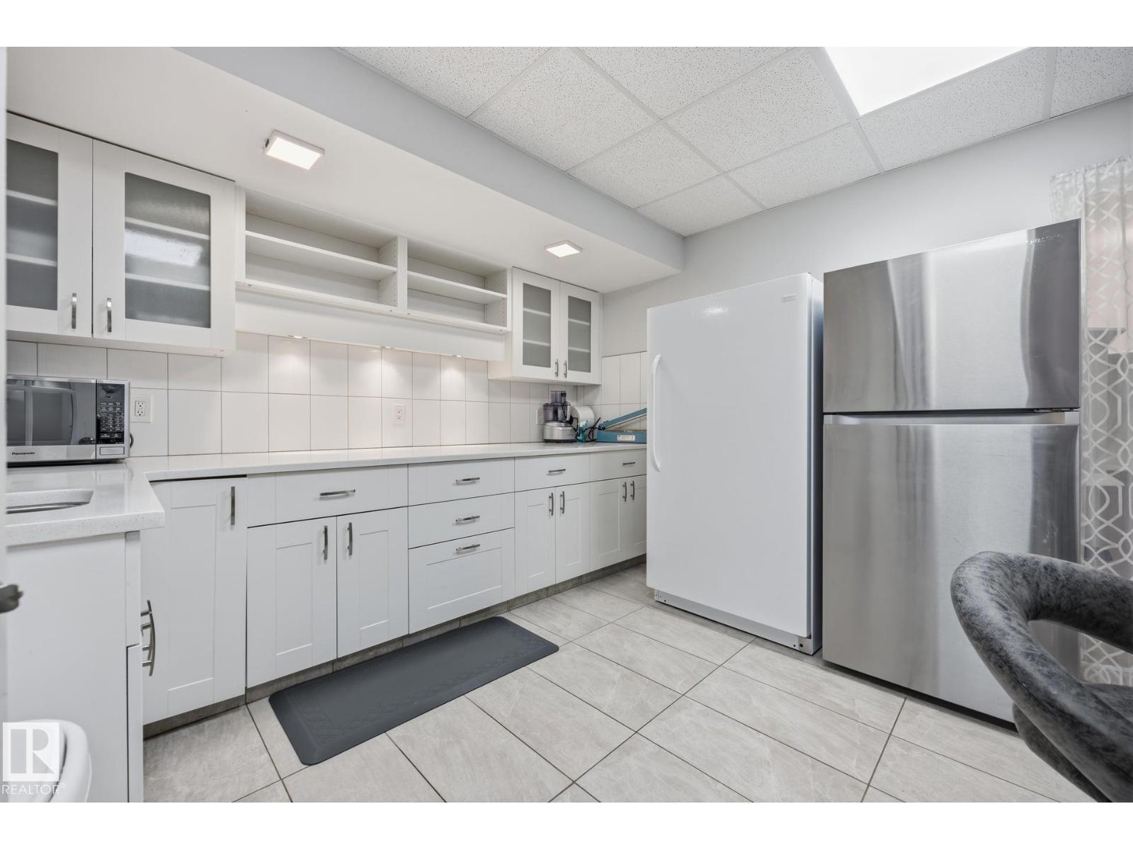 411 86 St SW photo 5 — MLS® E4505516