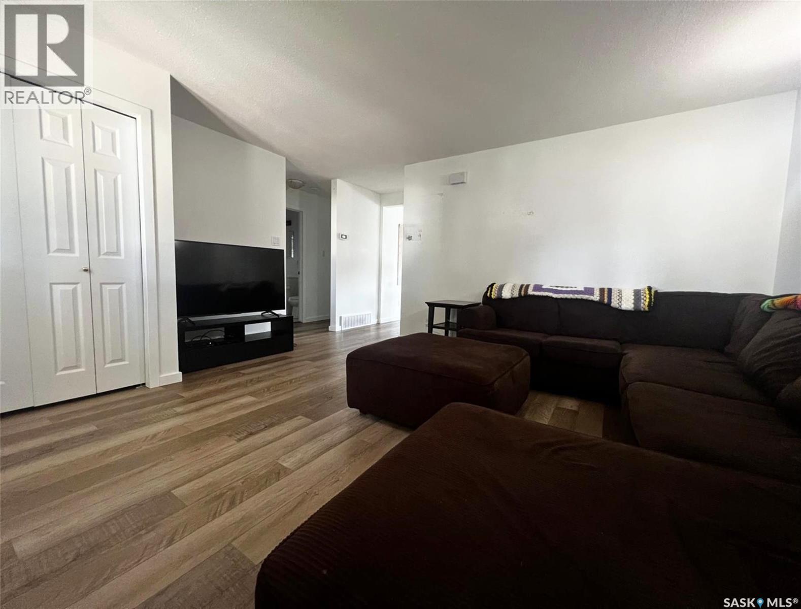 135 5th AVENUE SE - Image 4