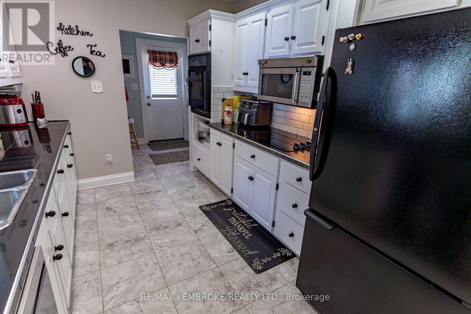 225 MARY STREET - Image 13