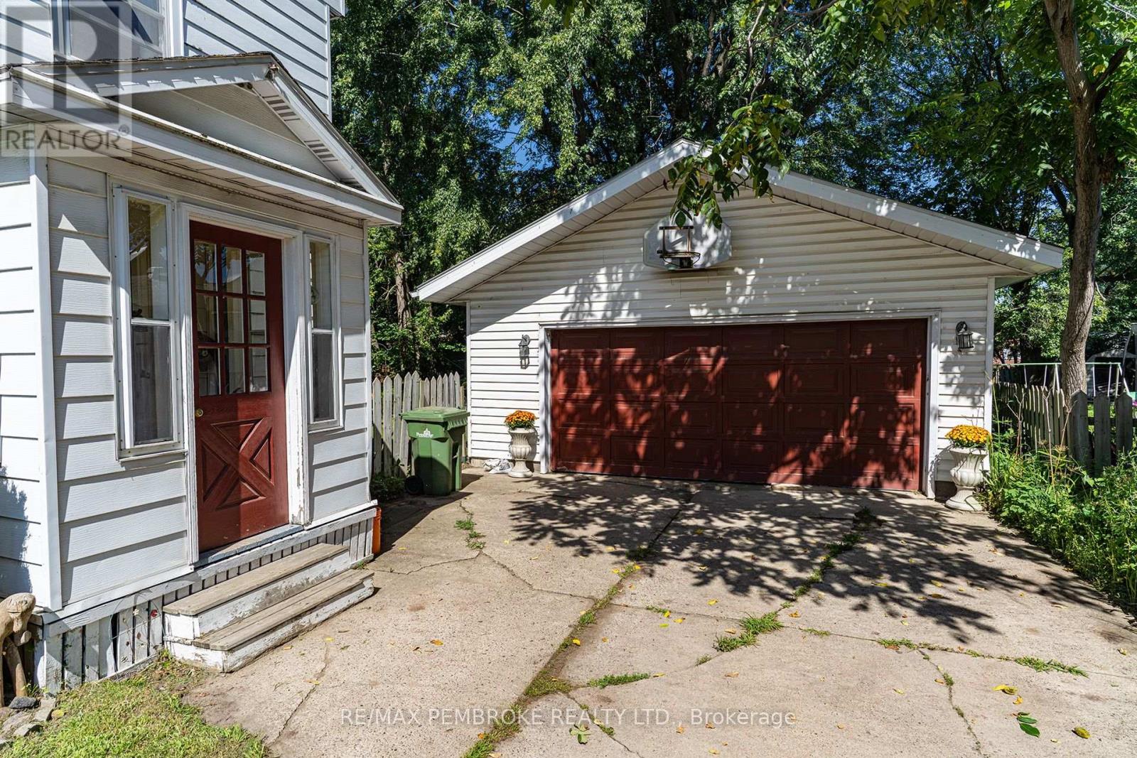225 MARY STREET - Image 4