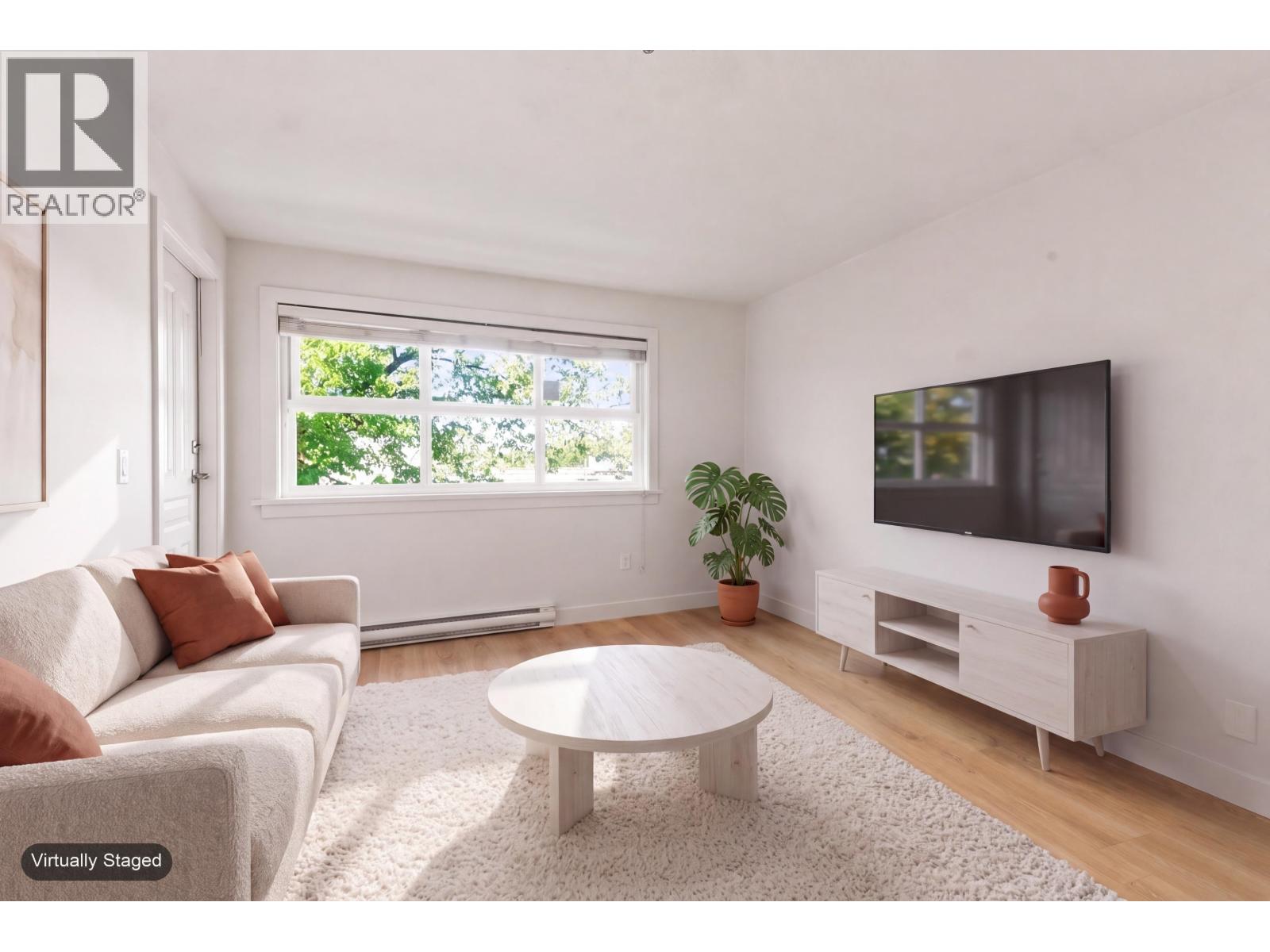 301 2928 COMMERCIAL DRIVE — photo 2