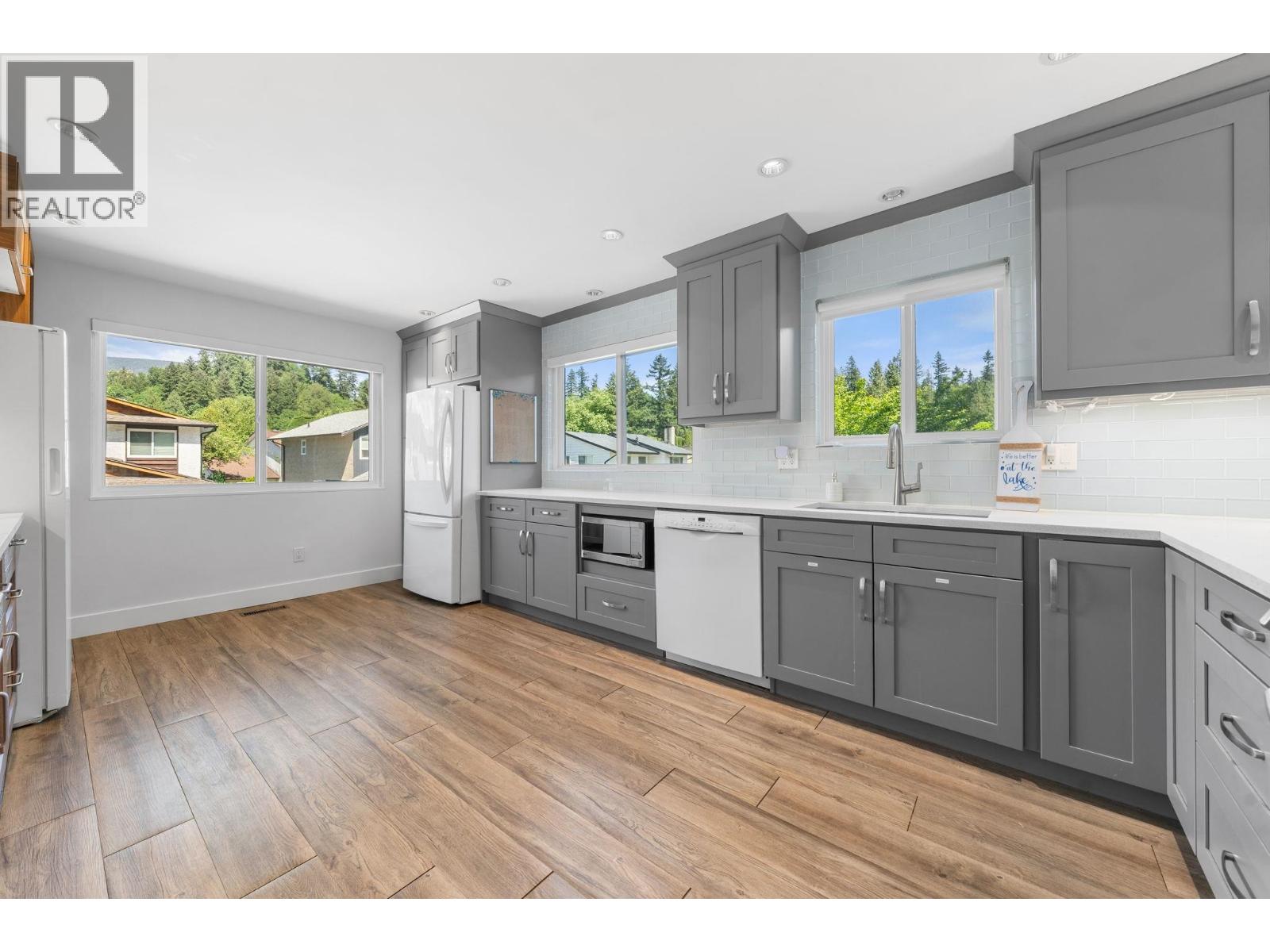 1231 RIVER DRIVE — photo 3