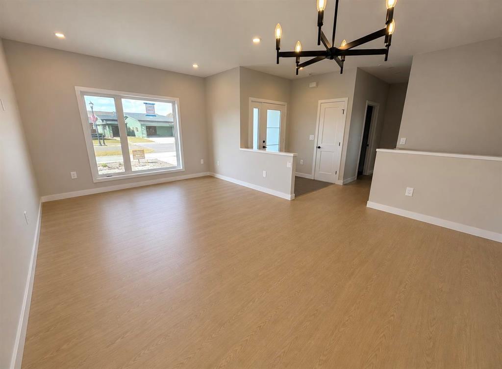 150 Rosybloom Lane, Ile Des Chenes, Manitoba, R4A0G5, Ile Des Chenes, Manitoba — photo 4 of 5