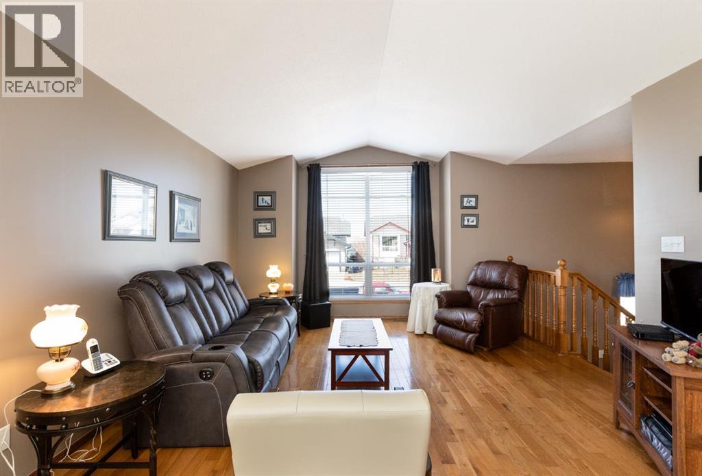 Listing photo – 4406 54A Avenue Crescent, Innisfail