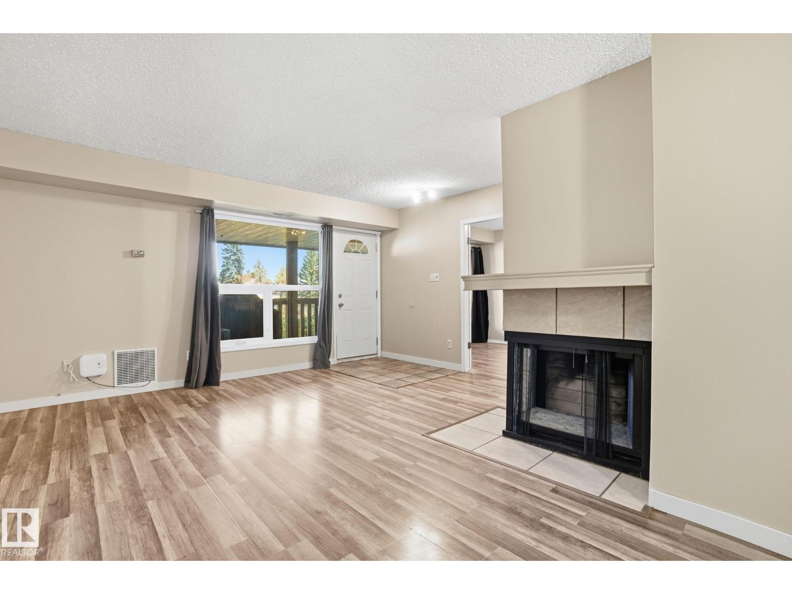 119 Surrey Gardens Gd NW photo 5 — MLS® E4505519