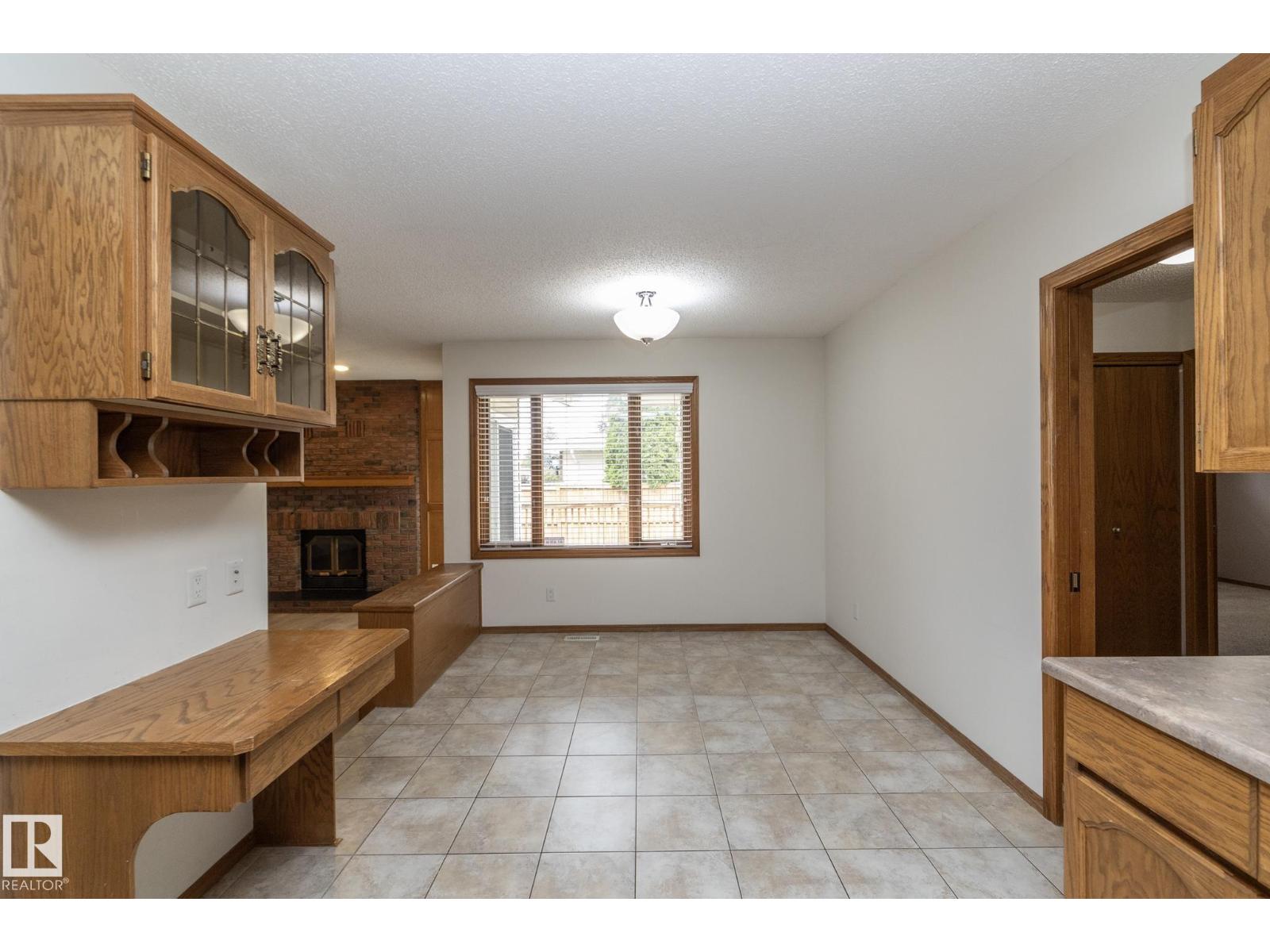 11138 30 Av NW photo 4 — MLS® E4505520