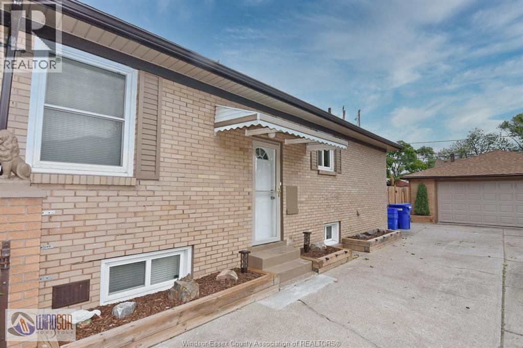 1534 PILLETTE ROAD - 21