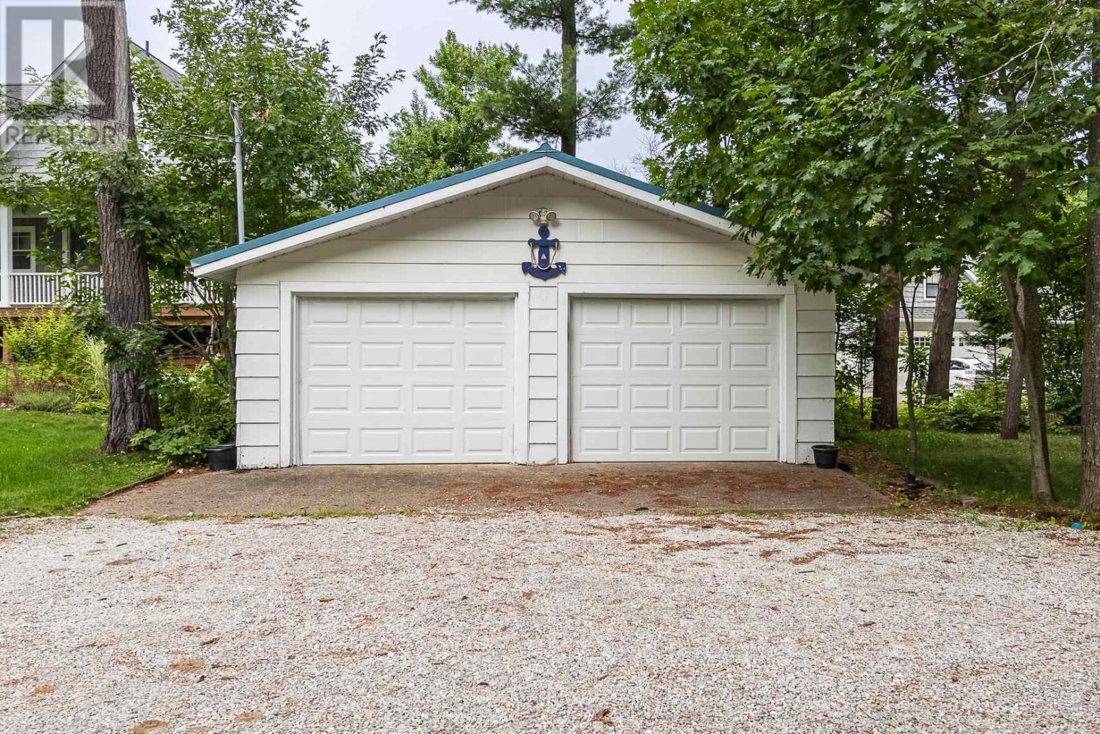 267 Pointe Louise DR - Image 9
