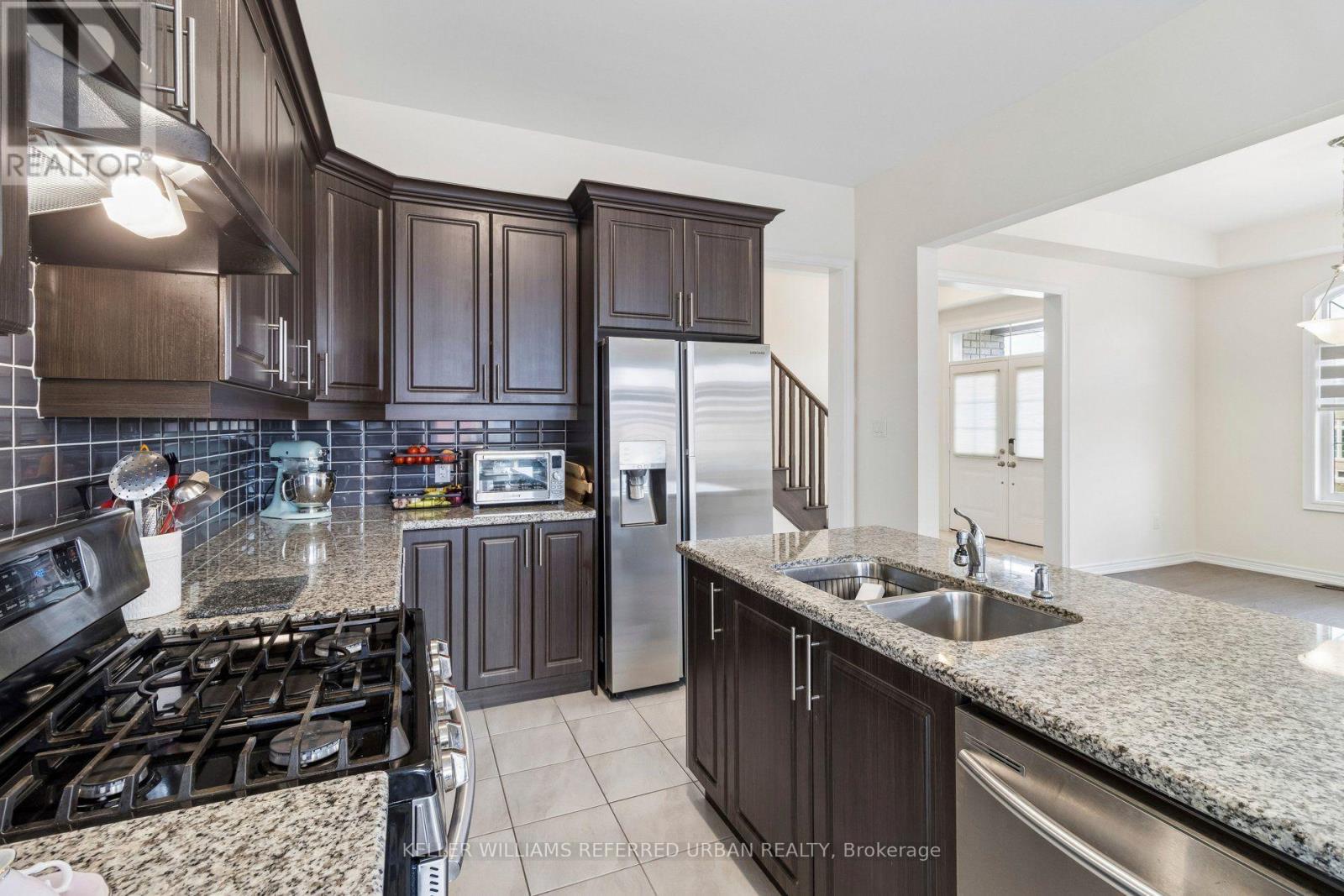 54 LEARY CRESCENT - 14