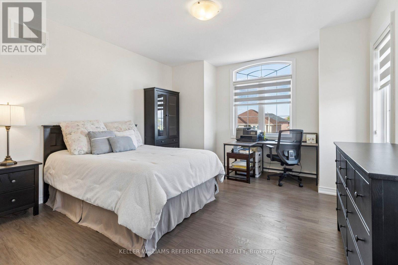 54 LEARY CRESCENT - 32