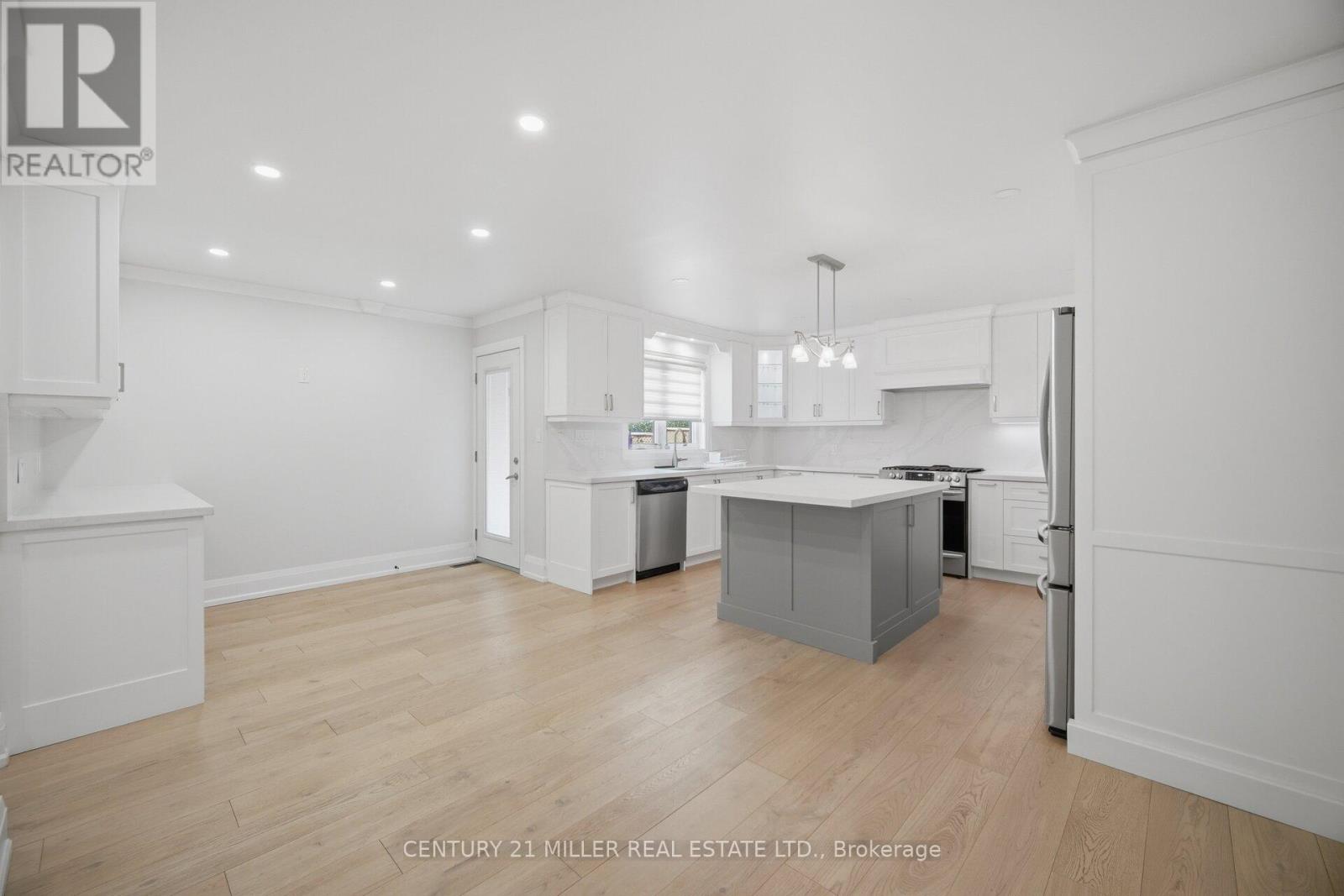689 MACBETH HEIGHTS - Image 17