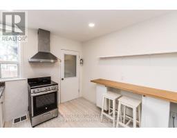 Upper - 20 Golden Avenue, Toronto, ON M6R2J4 Photo 12