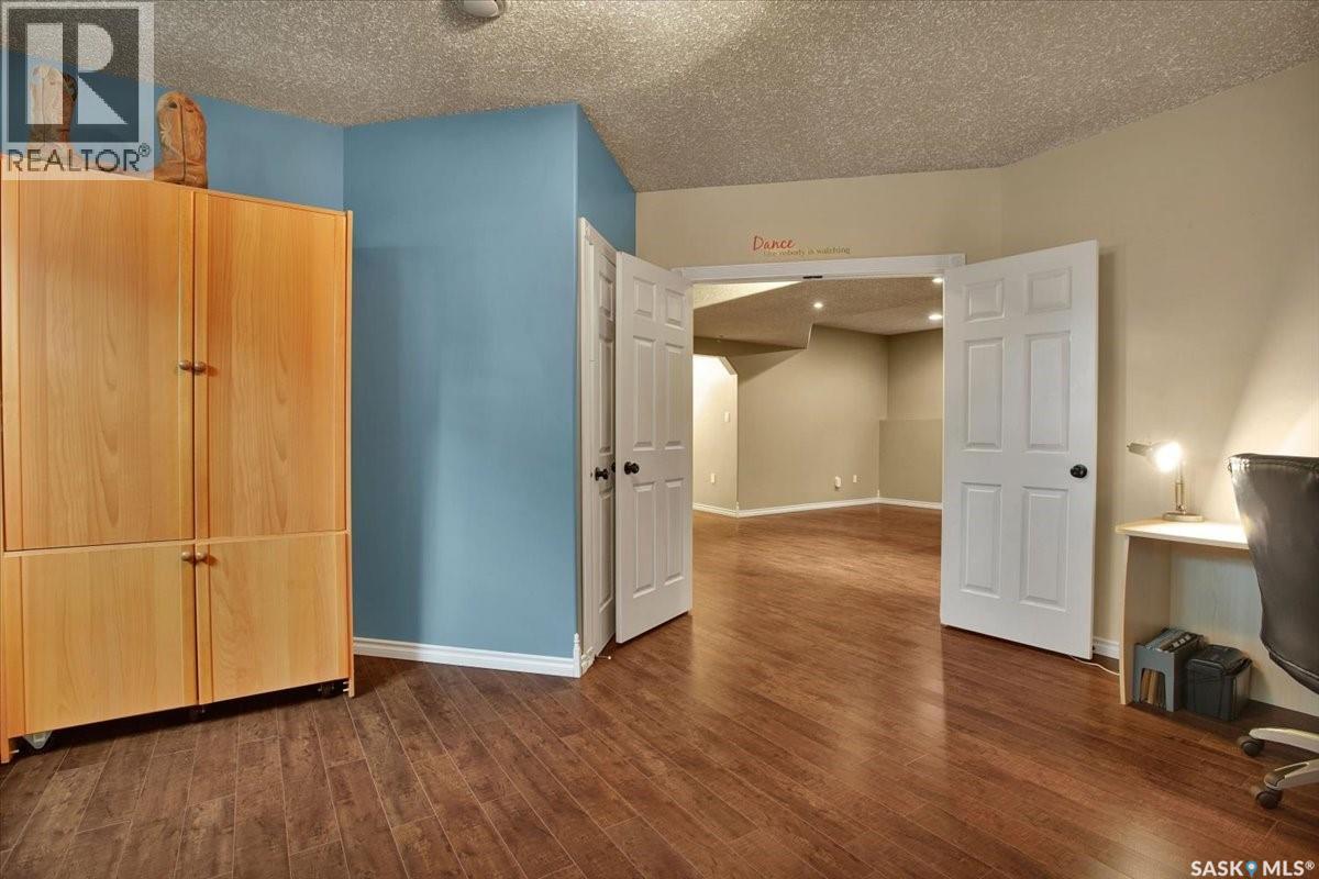 214 Burke PLACE - 28