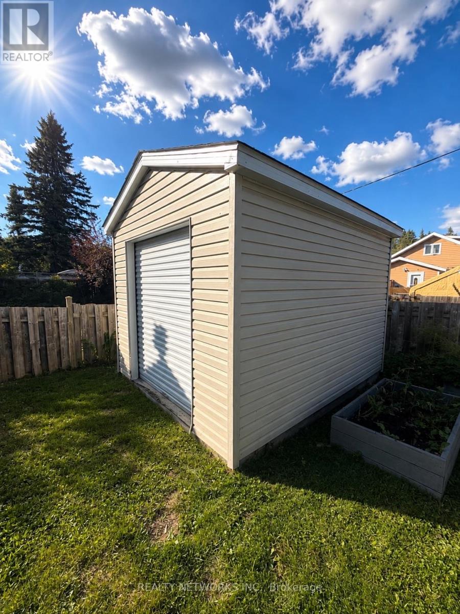 1077 BRUNDY AVENUE - 19