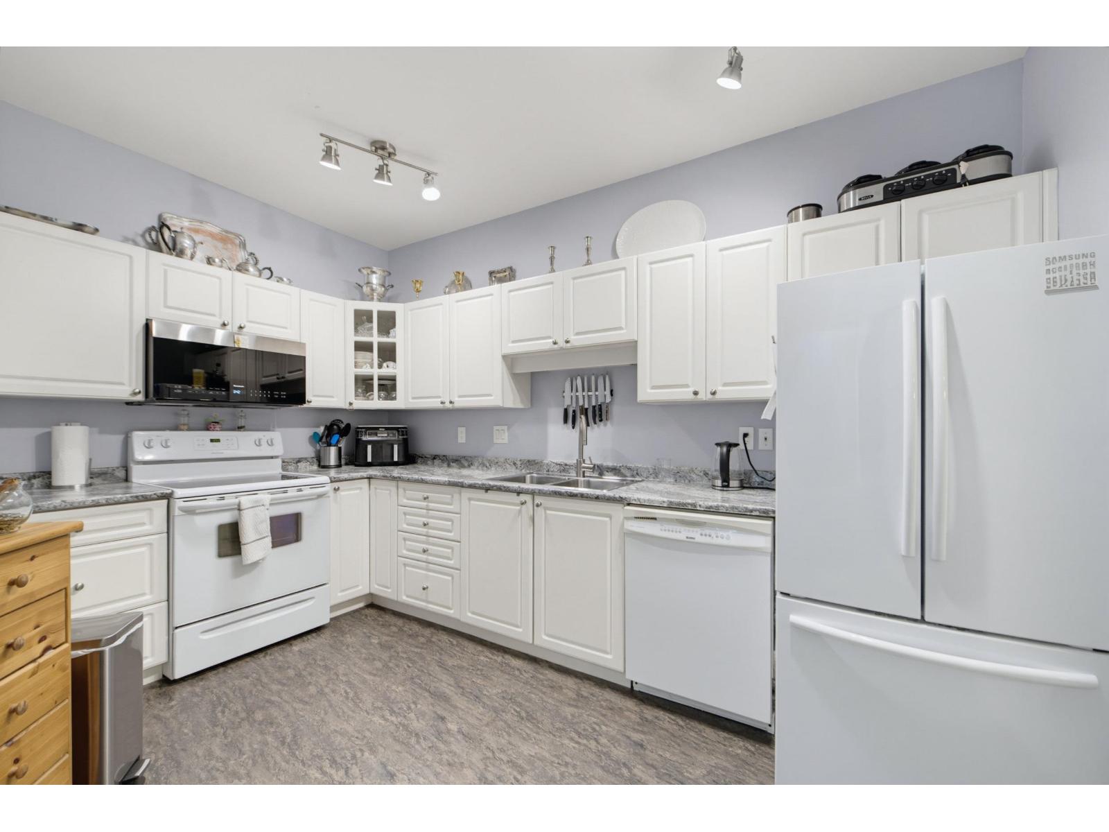 106 5677 208TH STREET, Langley