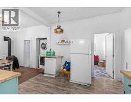 Kitchen - 2029 Richter Street, Kelowna, BC V1Y2N4 Photo 10