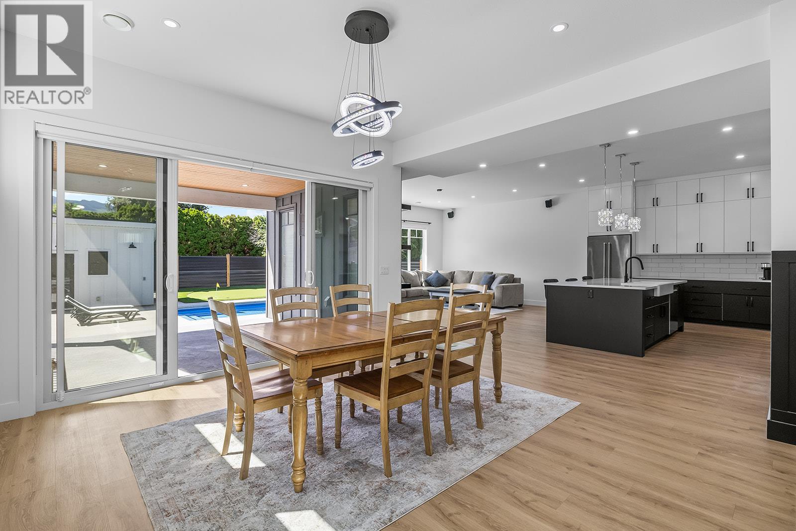 693 Balsam Road - 17