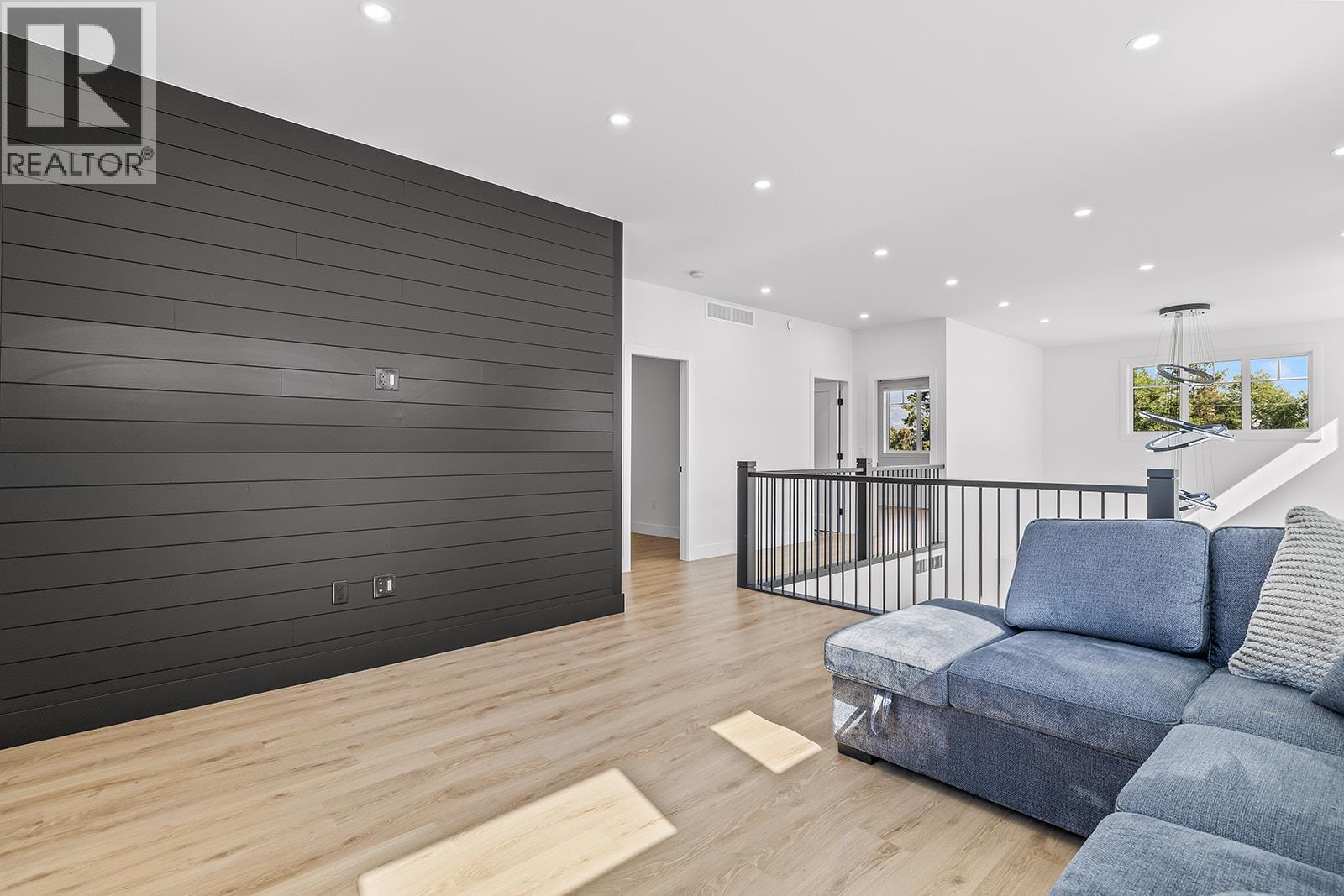693 Balsam Road - 26