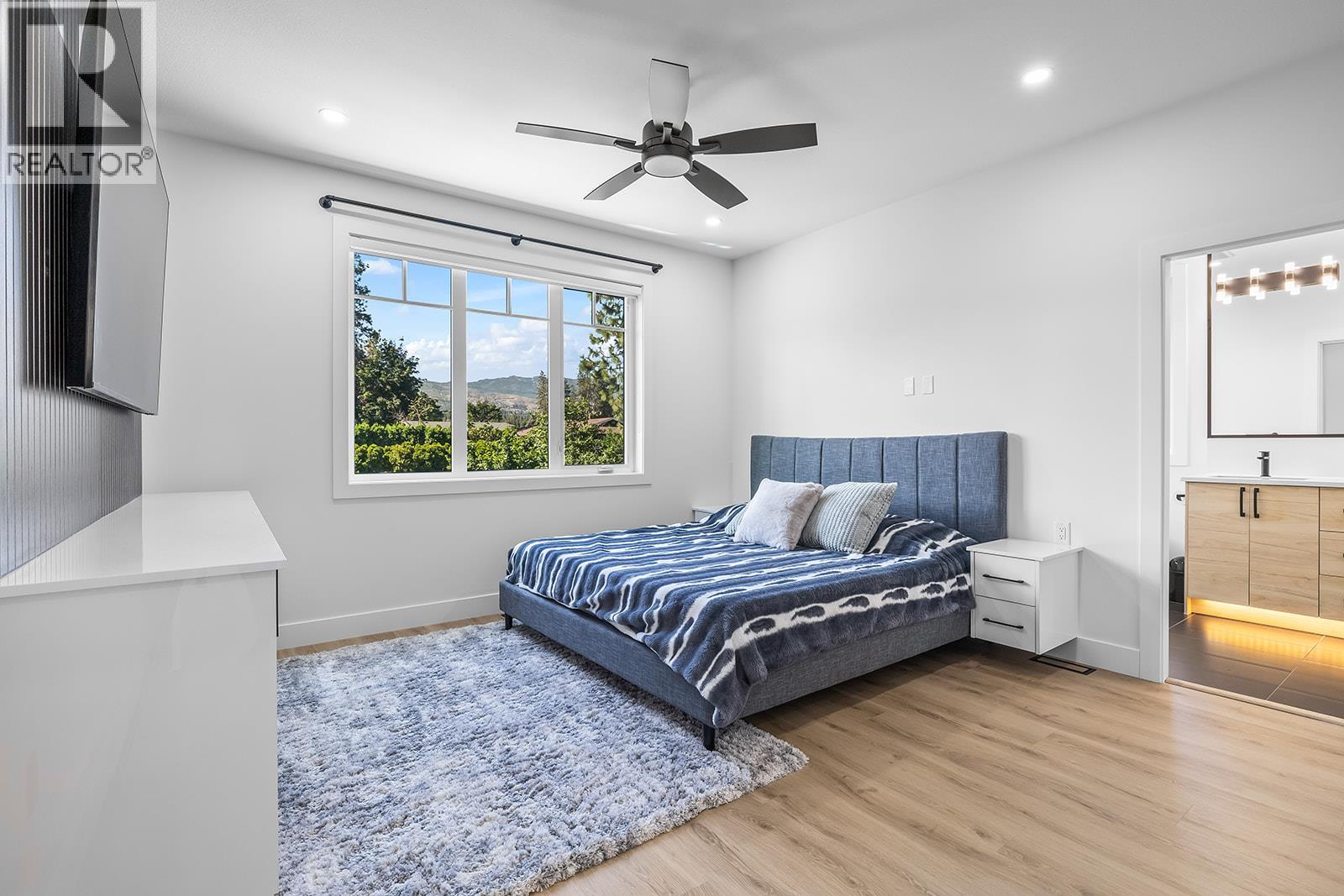 693 Balsam Road - 29