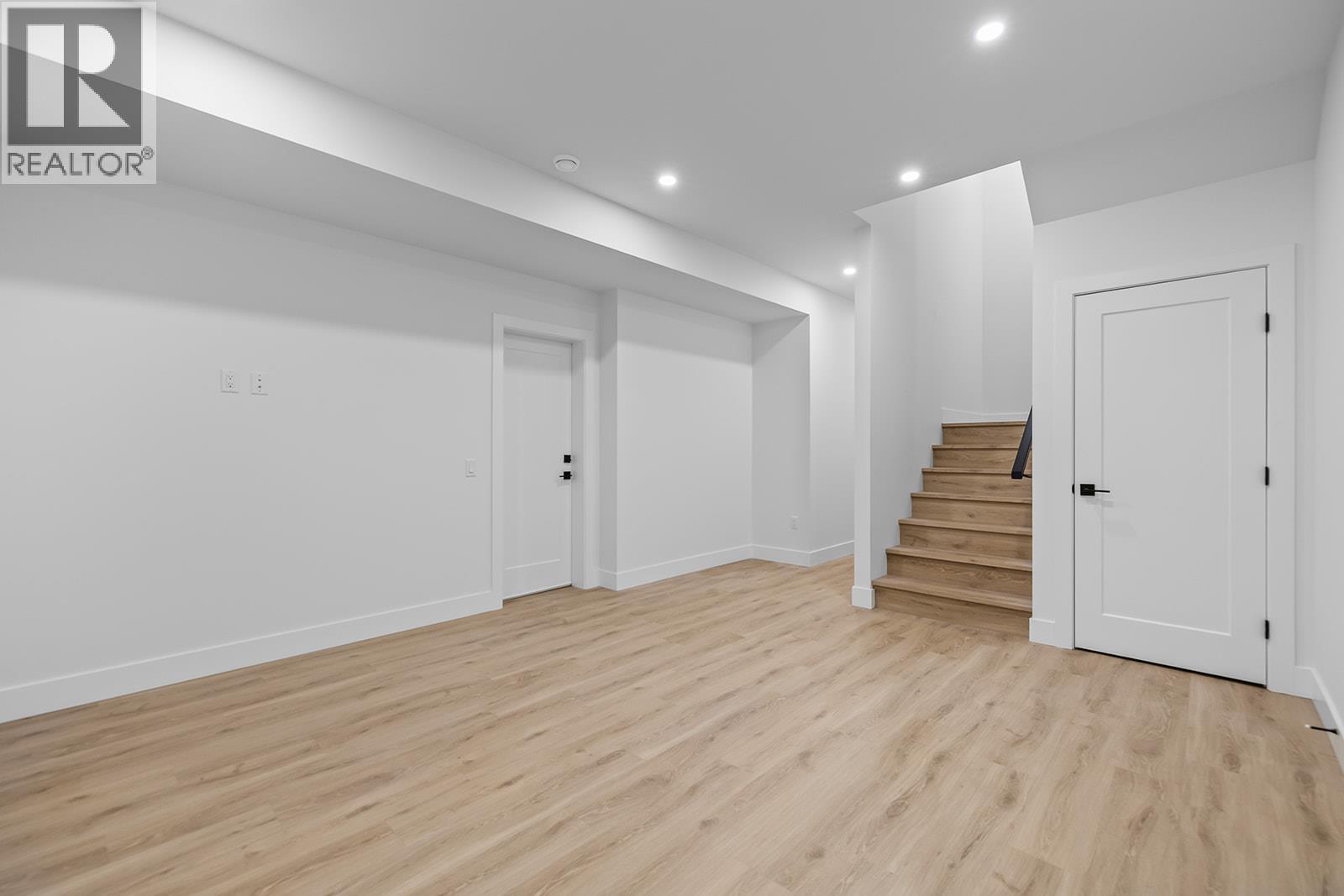 693 Balsam Road - 45