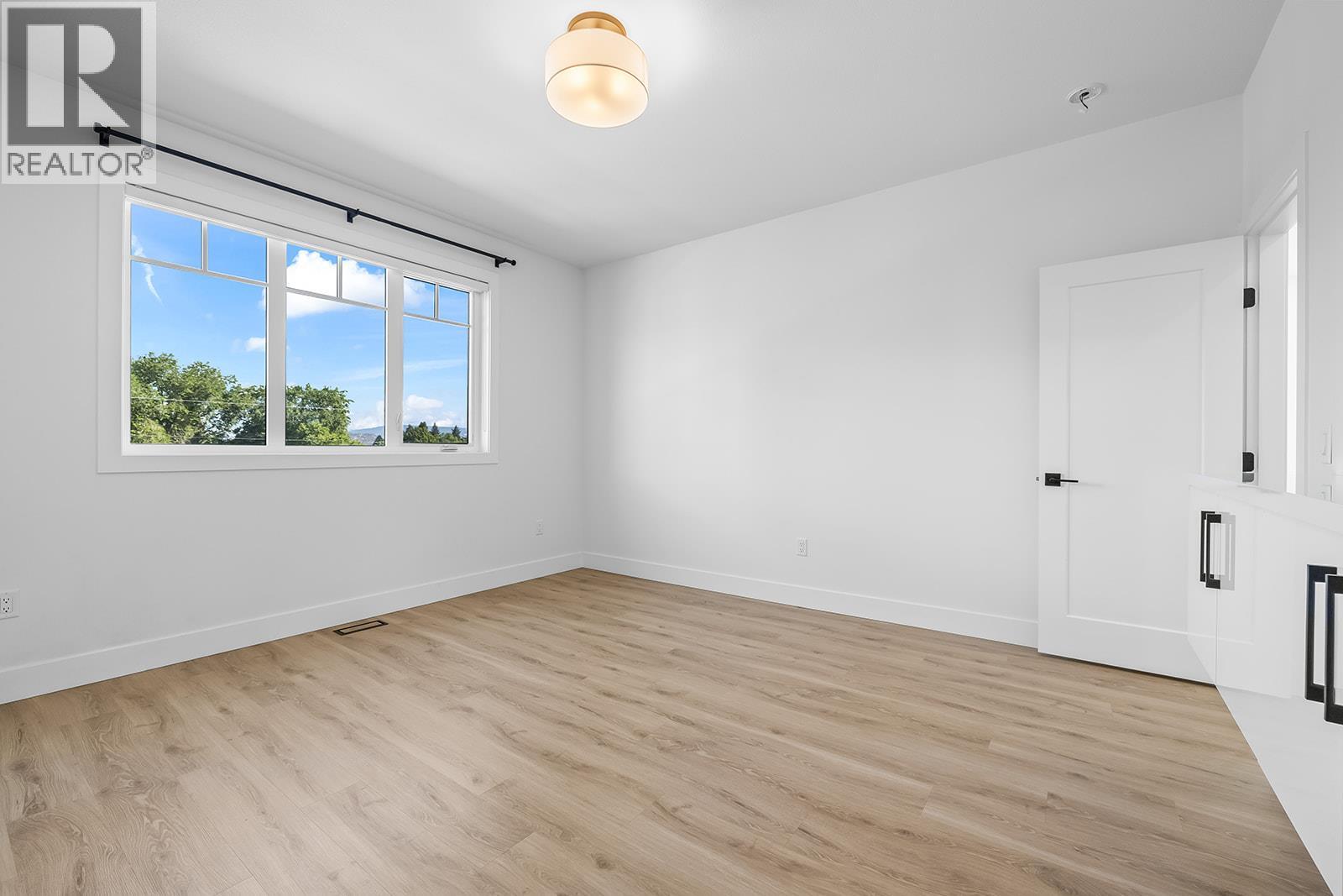 693 Balsam Road - 35