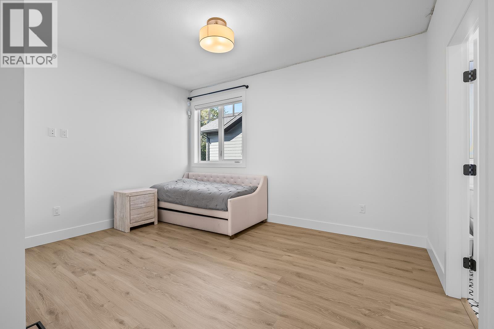 693 Balsam Road - 39